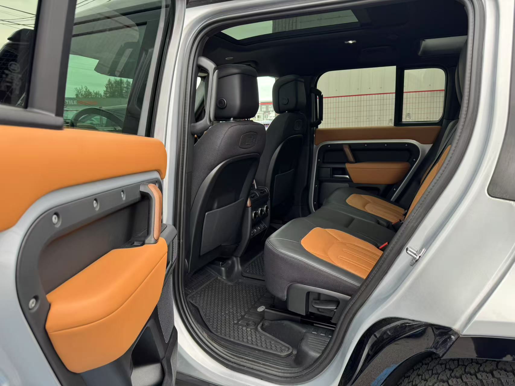 2022 Land Rover Defender 110 X AWD, Vancouver, Cash