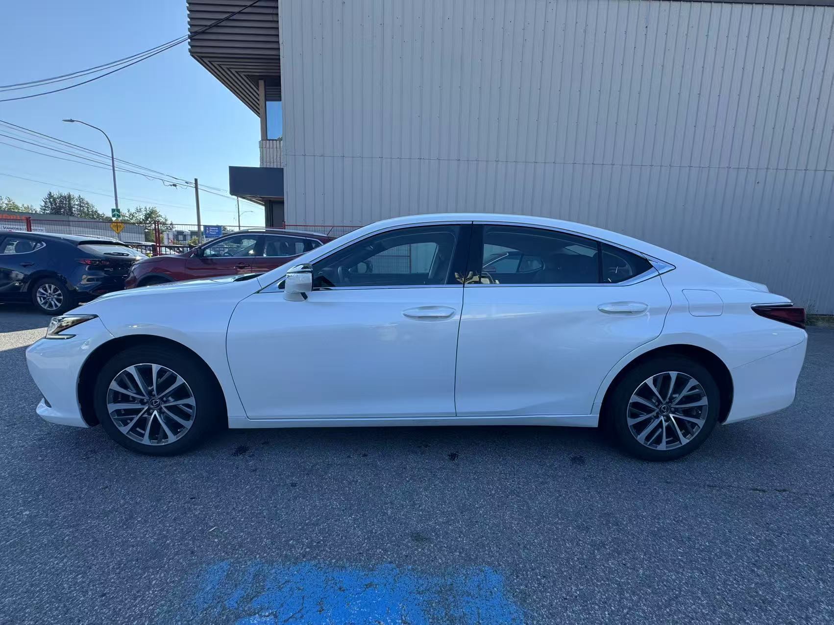2022 Lexus ES ES 250 Auto. ONE OWNER. BC LOCAL VEHICLE., Vancouver, Cash