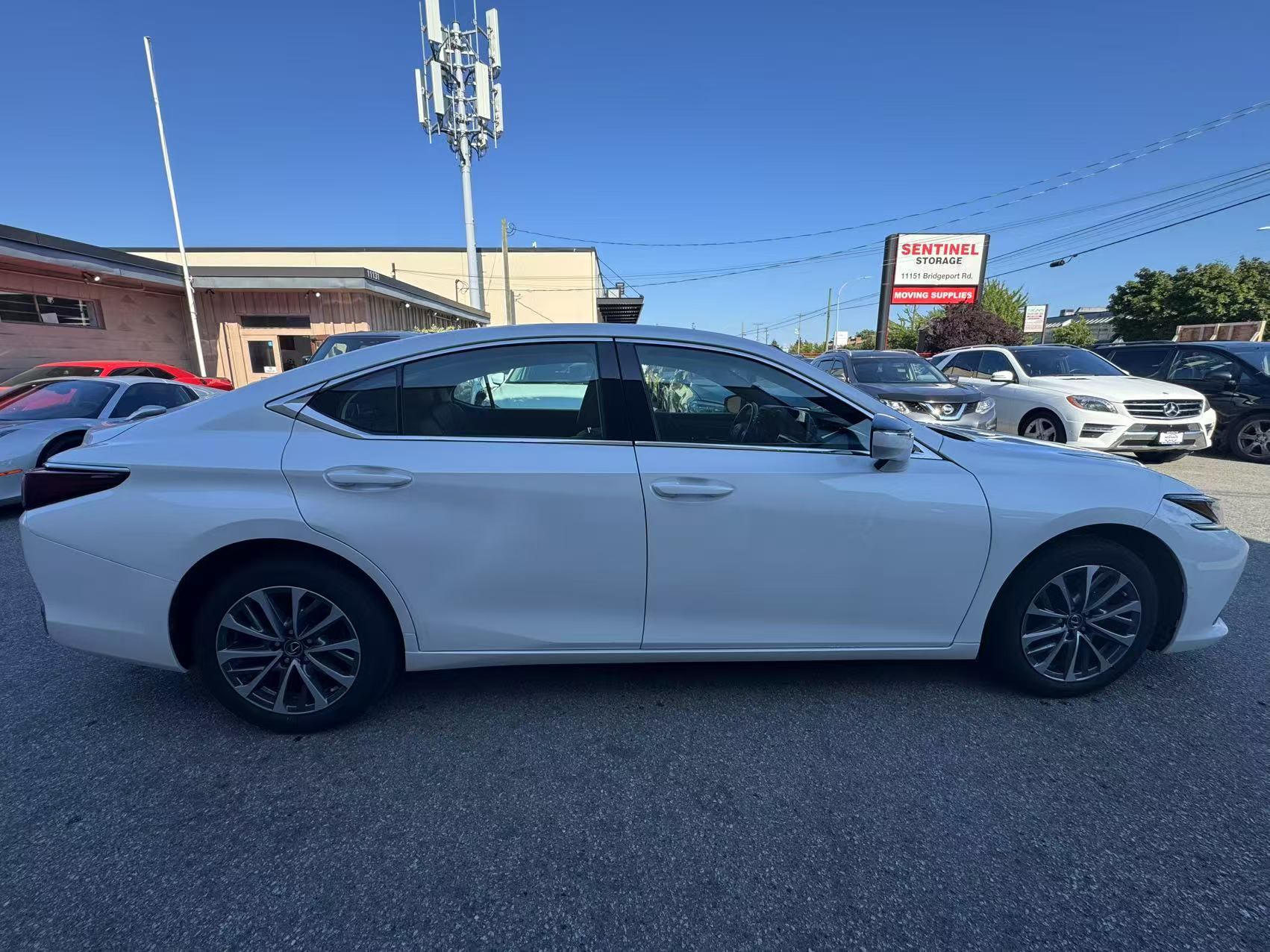 2022 Lexus ES ES 250 Auto. ONE OWNER. BC LOCAL VEHICLE., Vancouver, Cash