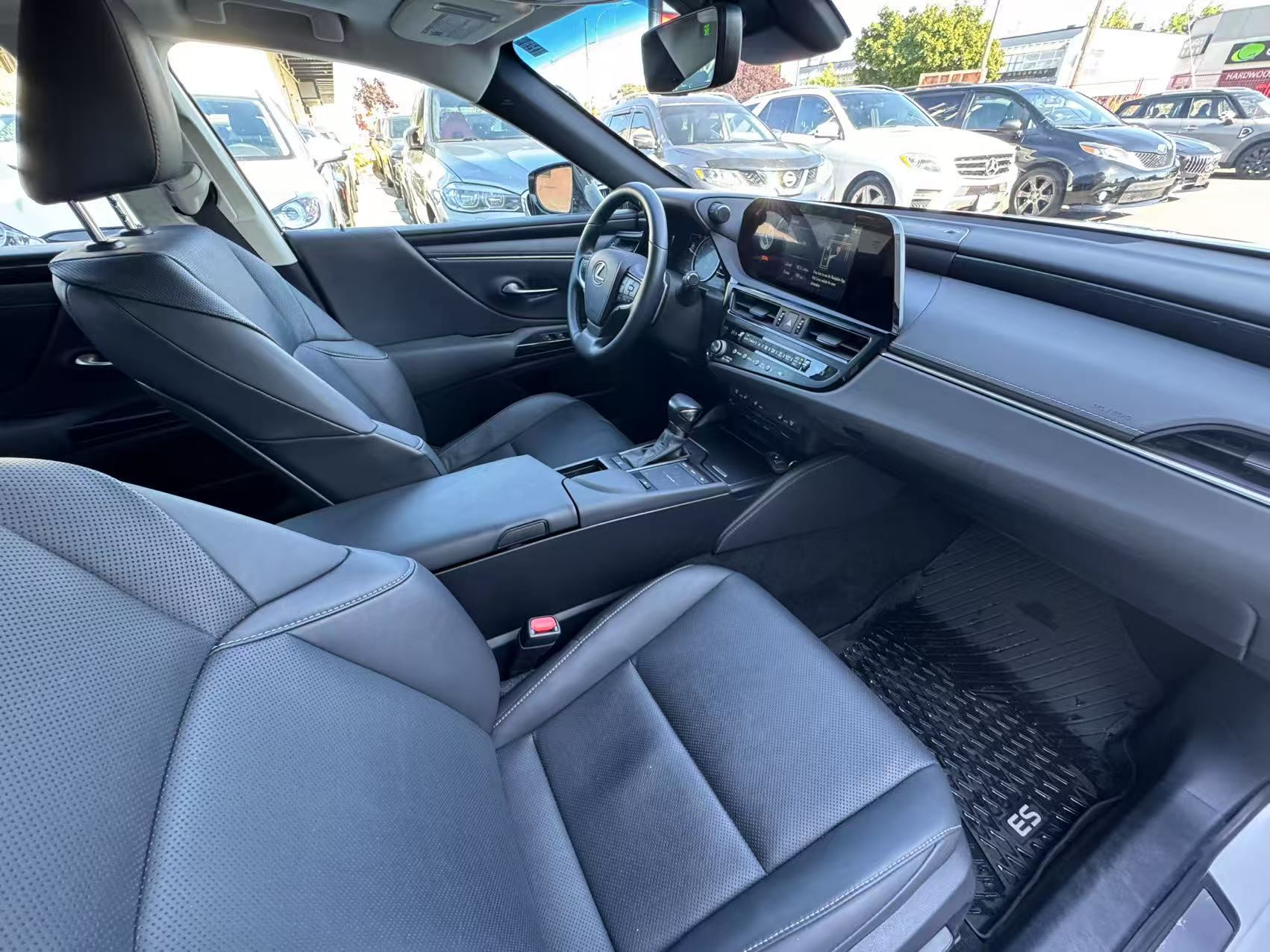 2022 Lexus ES ES 250 Auto. ONE OWNER. BC LOCAL VEHICLE., Vancouver, Cash