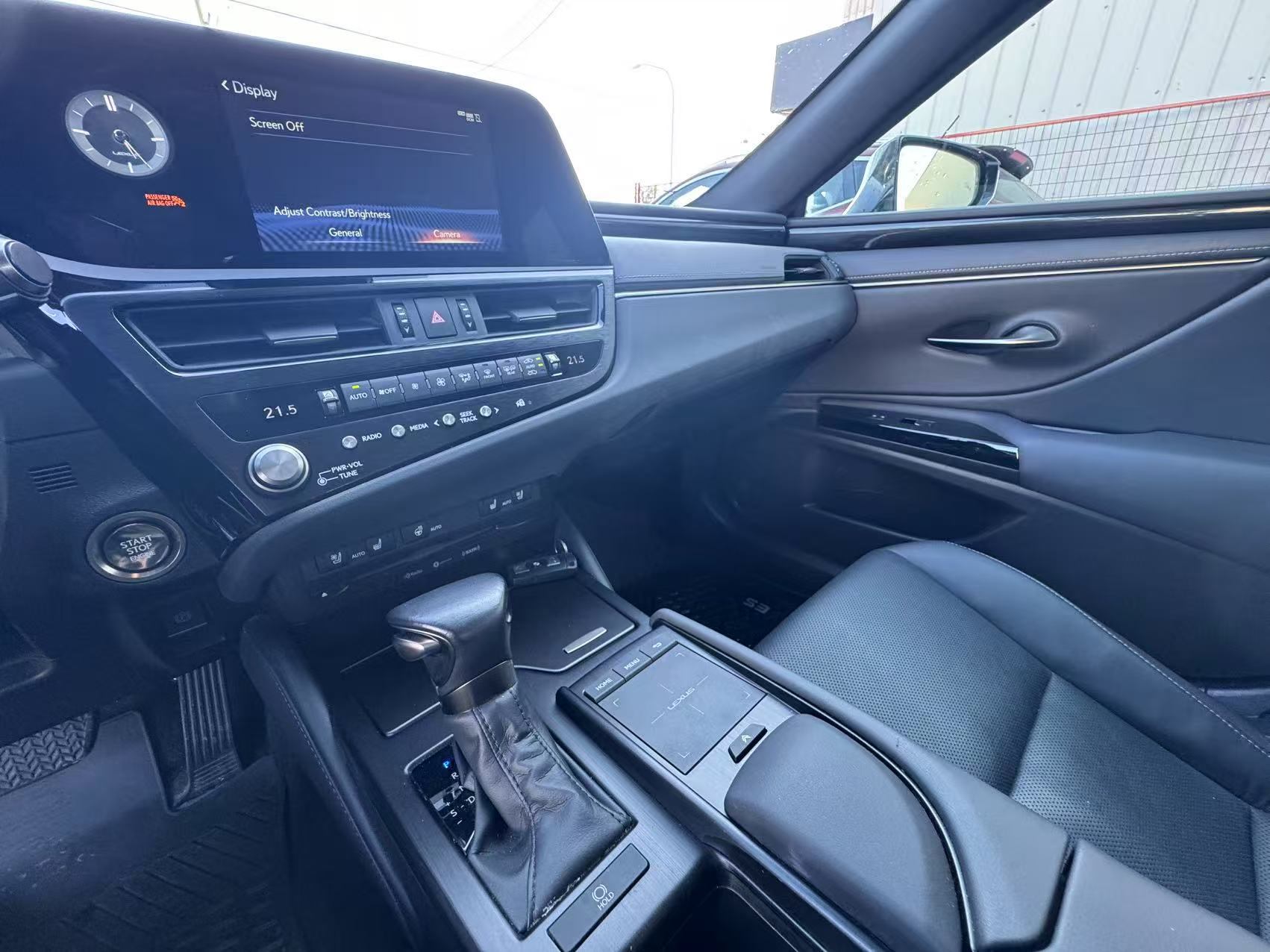 2022 Lexus ES ES 250 Auto. ONE OWNER. BC LOCAL VEHICLE., Vancouver, Cash