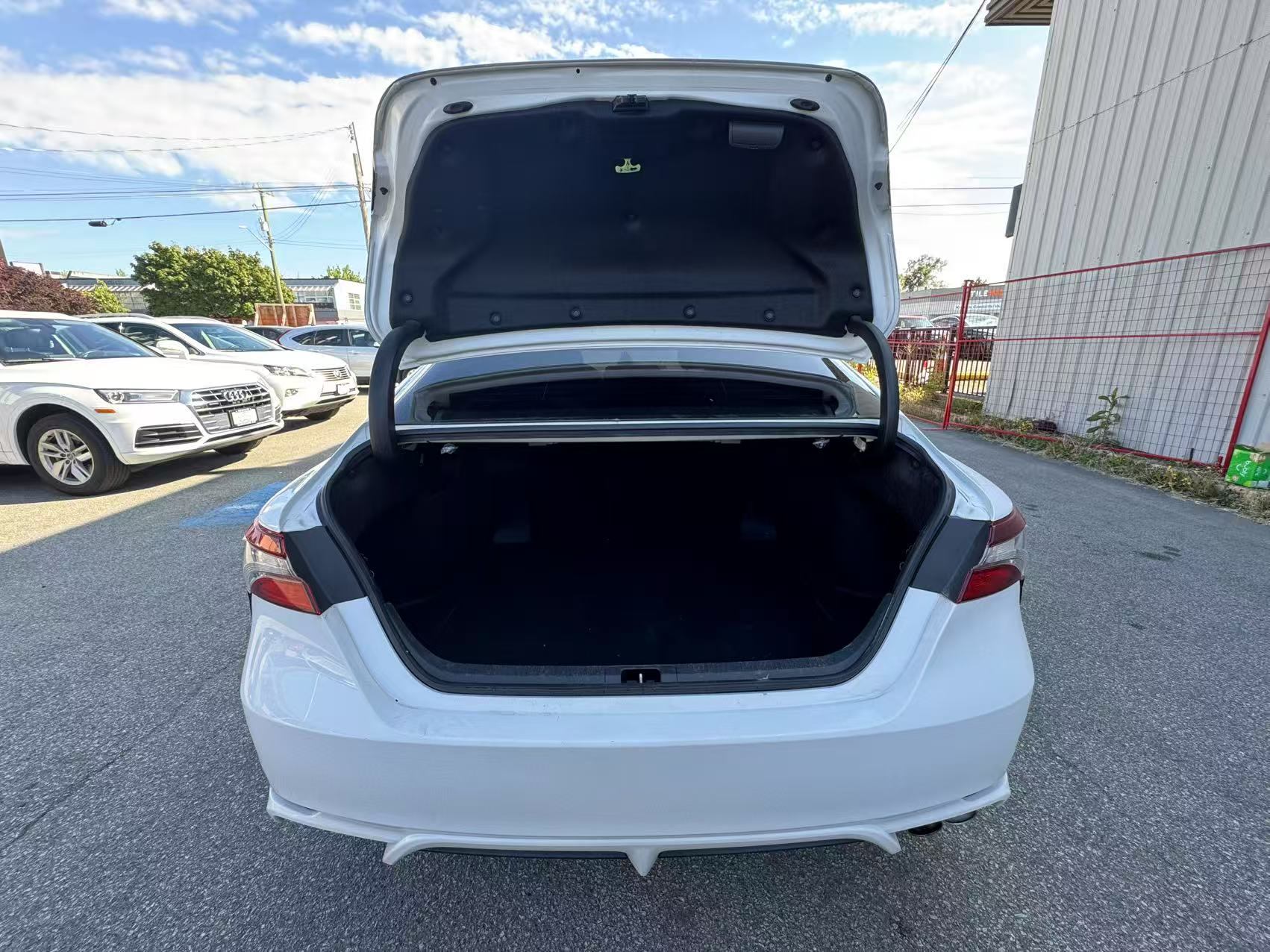 2023 Toyota Camry SE Auto. BC LOCAL VEHICLE., Vancouver, Cash