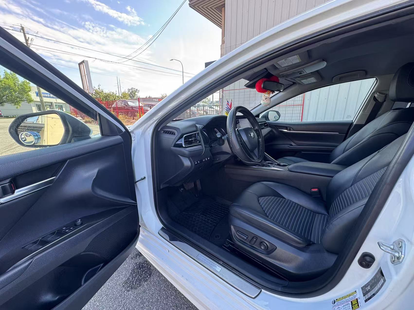 2023 Toyota Camry SE Auto. BC LOCAL VEHICLE., Vancouver, Cash