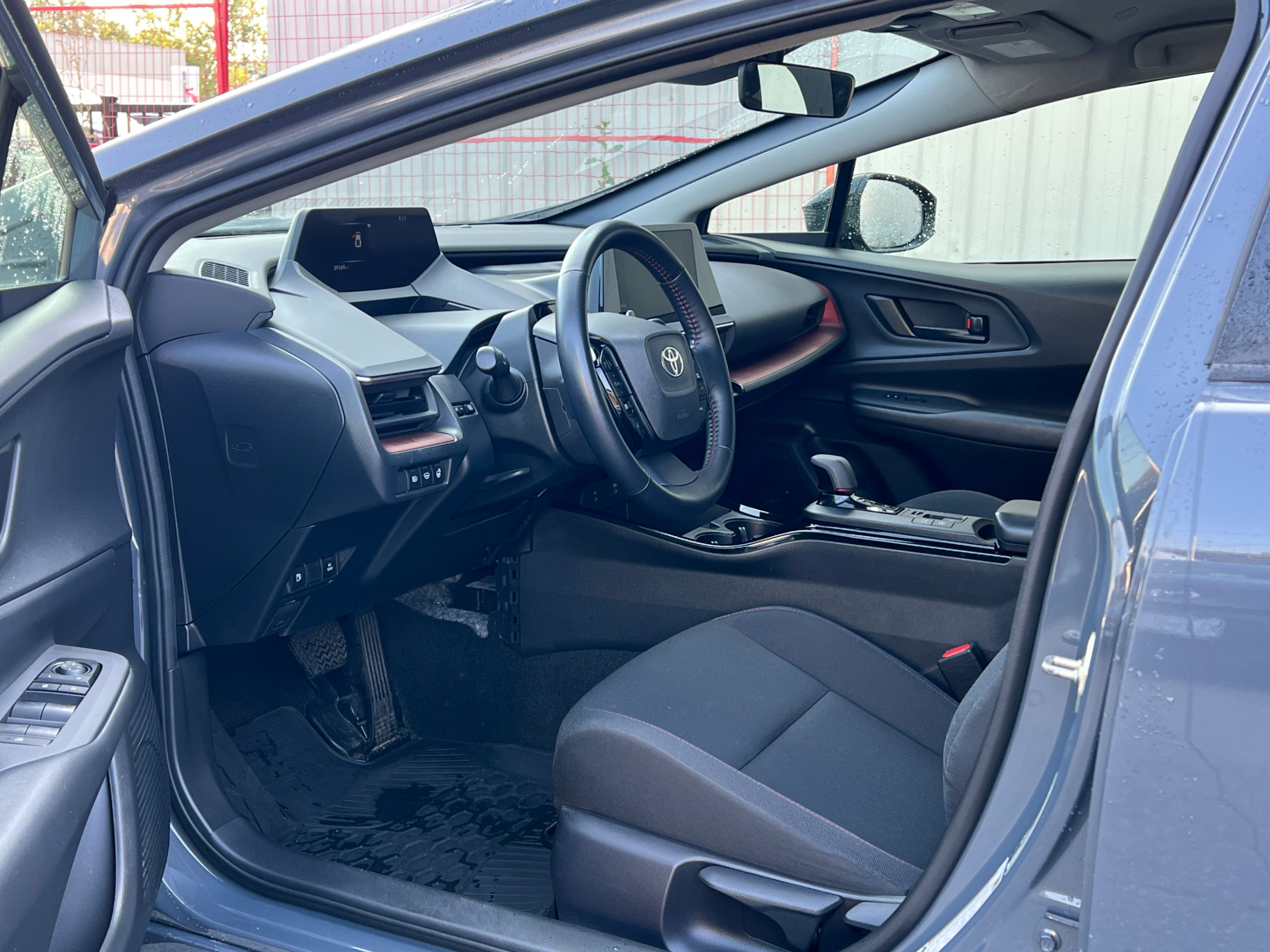 2023 Toyota Prius Prime SE Auto. BC LOCAL VEHICLE. REBUILT TITLE*, Vancouver, Cash