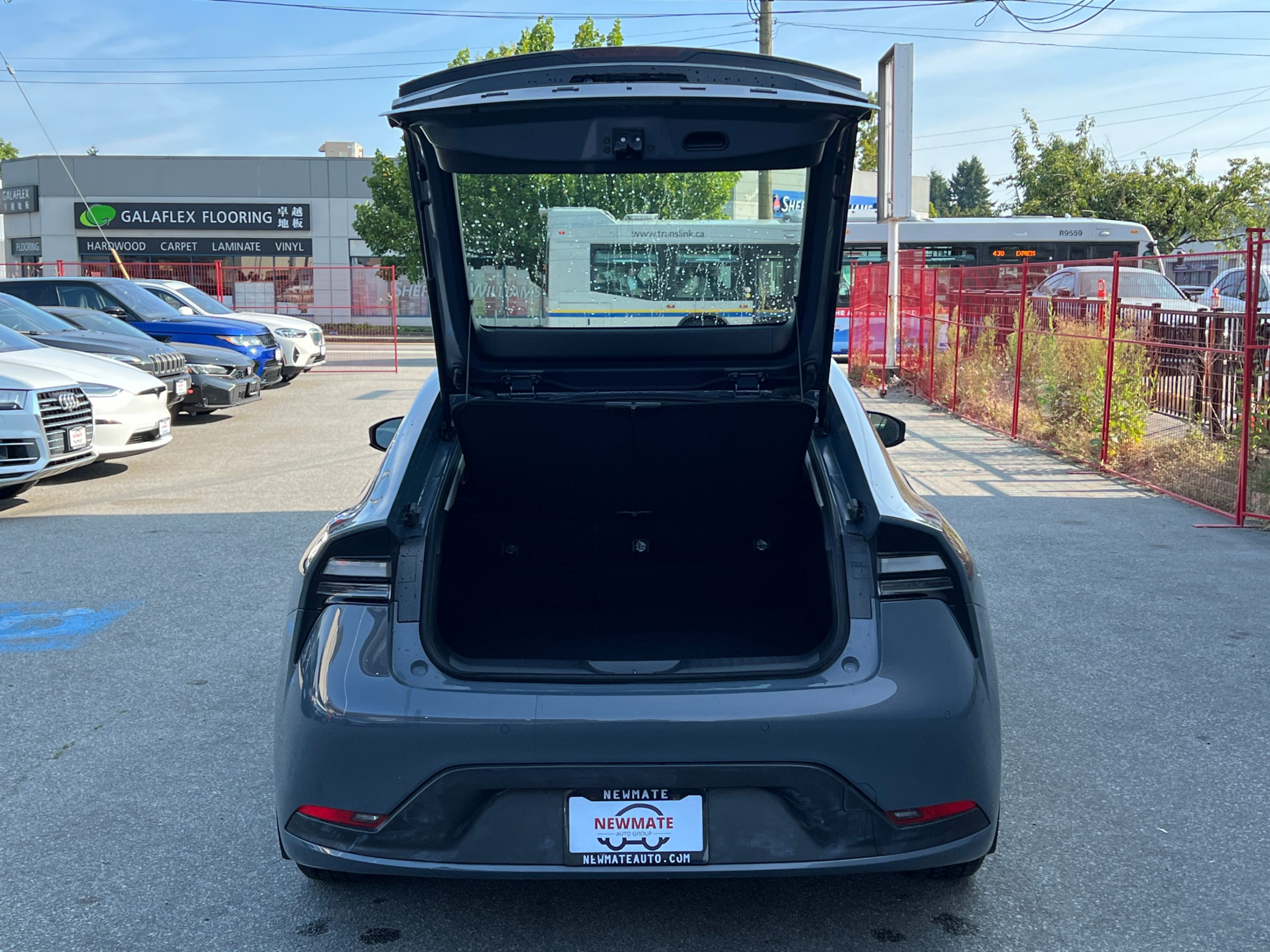 2023 Toyota Prius Prime SE Auto. BC LOCAL VEHICLE. REBUILT TITLE*, Vancouver, Cash