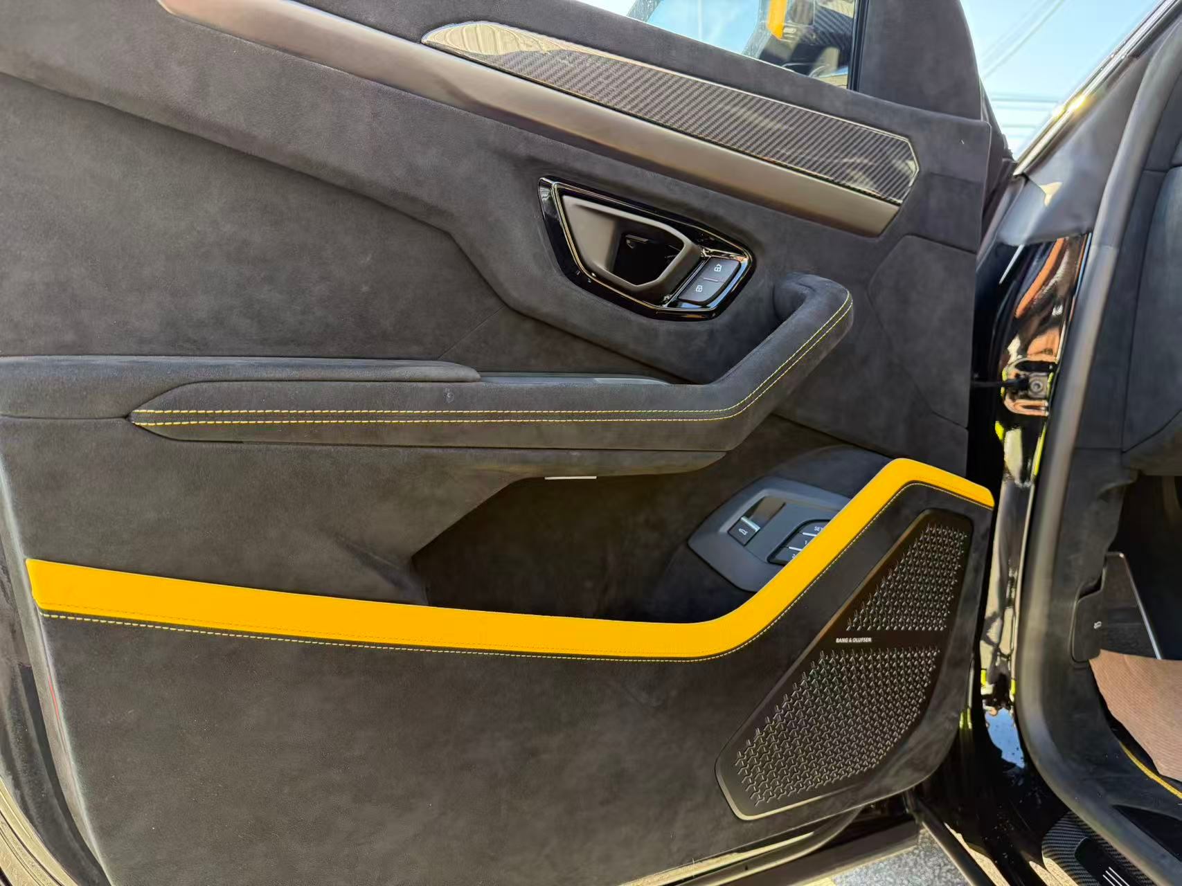 2024 LAMBORGHINI URUS PERFORMANTE, 温哥华, 全款车
