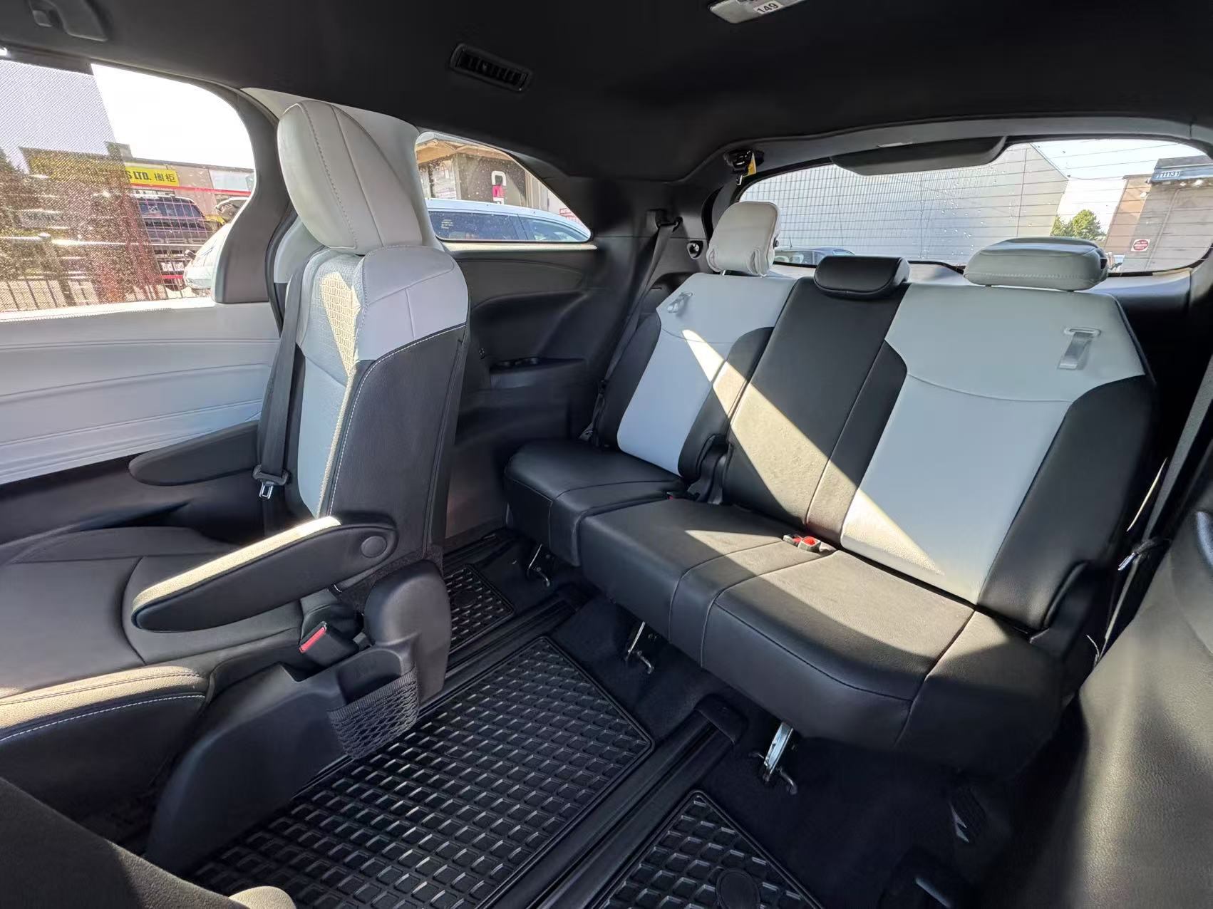 2025 Toyota Sienna XSE HYBRID AWD. 50 KM ONLY!, Vancouver, Cash