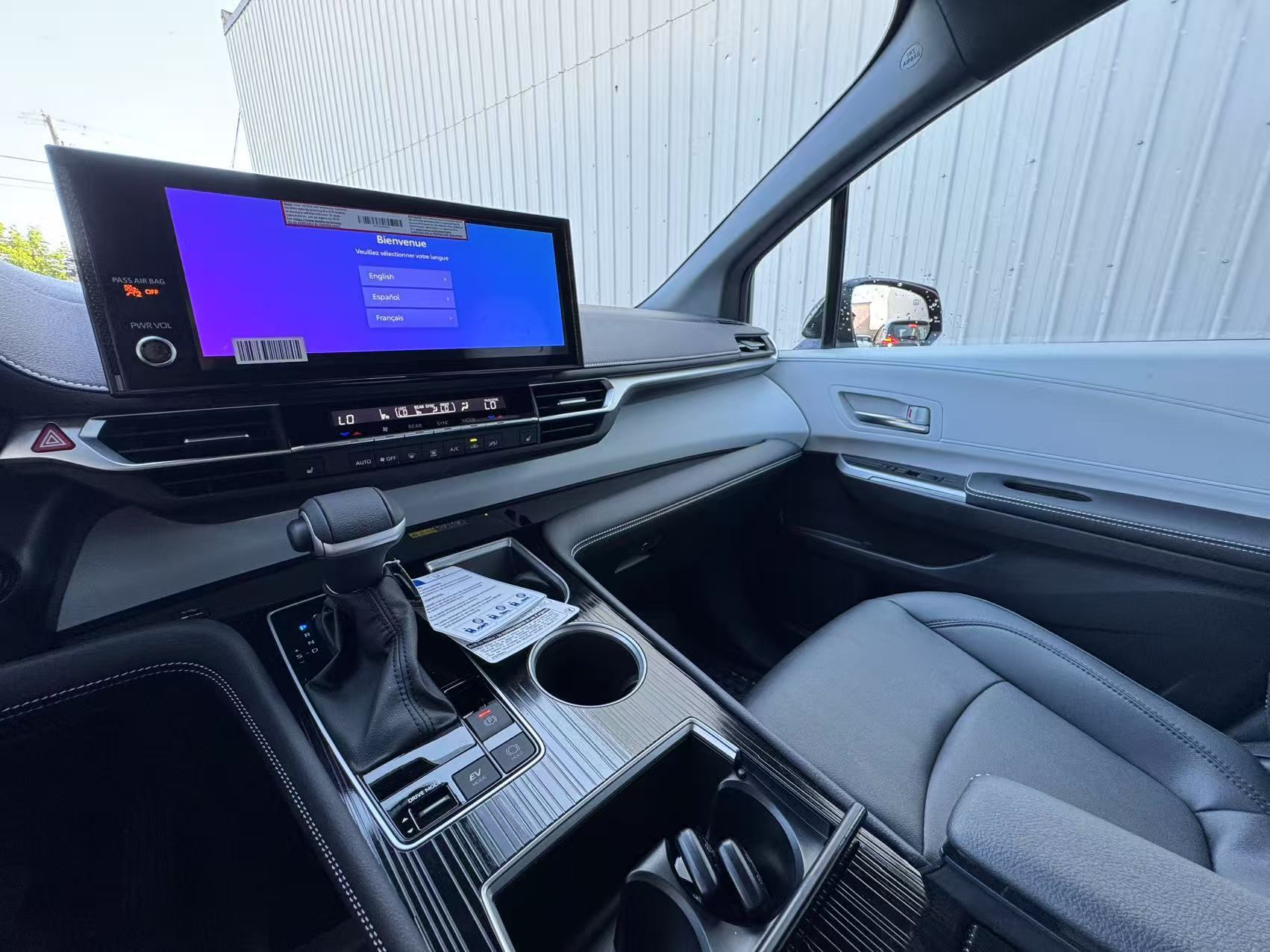 2025 Toyota Sienna XSE HYBRID AWD. 50 KM ONLY!, Vancouver, Cash