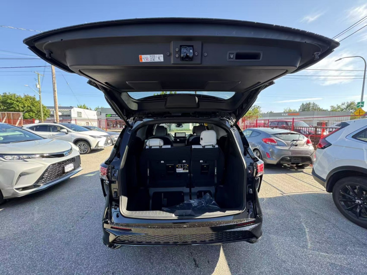 2025 Toyota Sienna XSE HYBRID AWD. 50 KM ONLY!, Vancouver, Cash