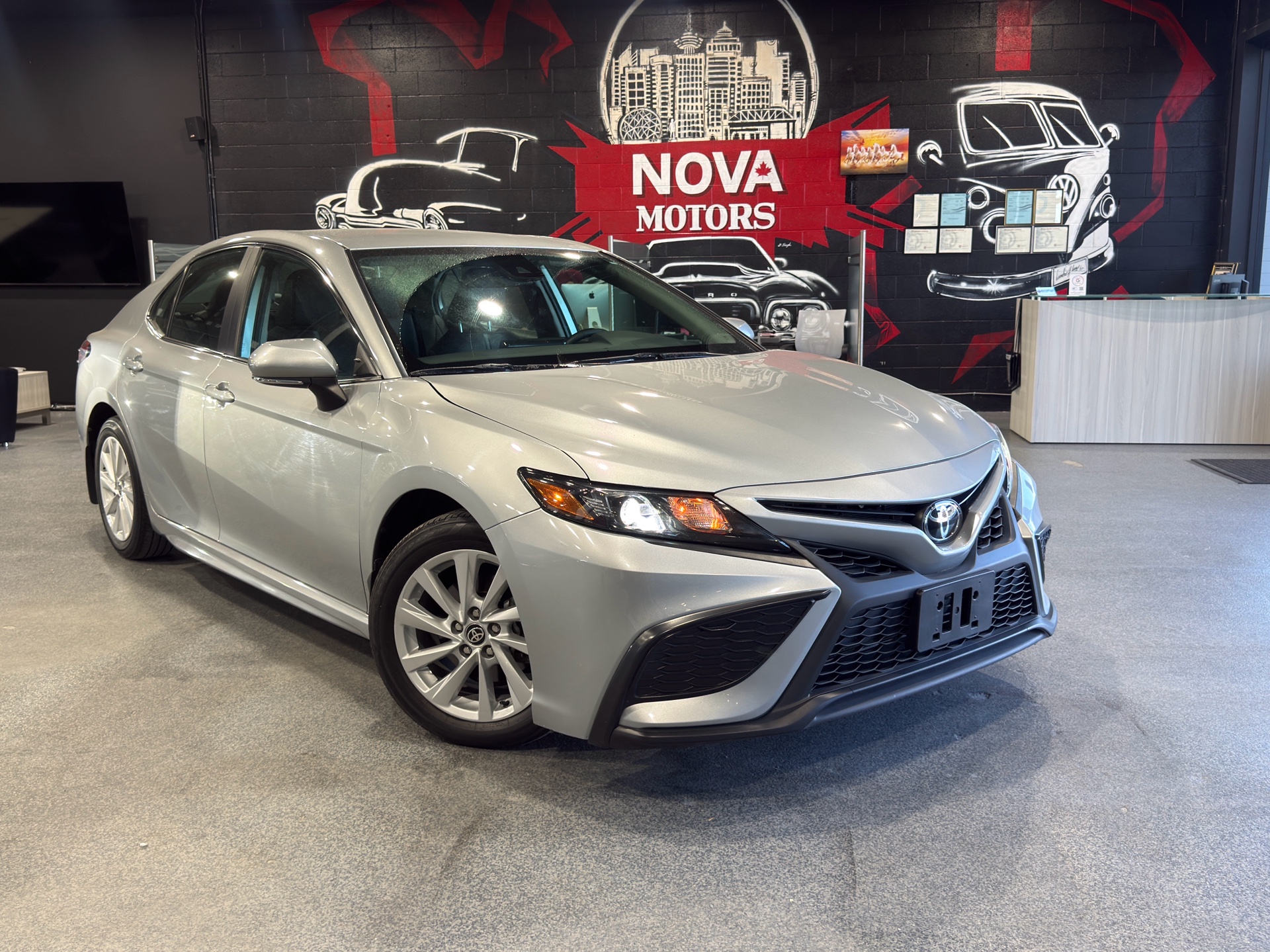 Gray 2024 Toyota Camry SE FWD Sedan Front-Wheel Drive Automatic