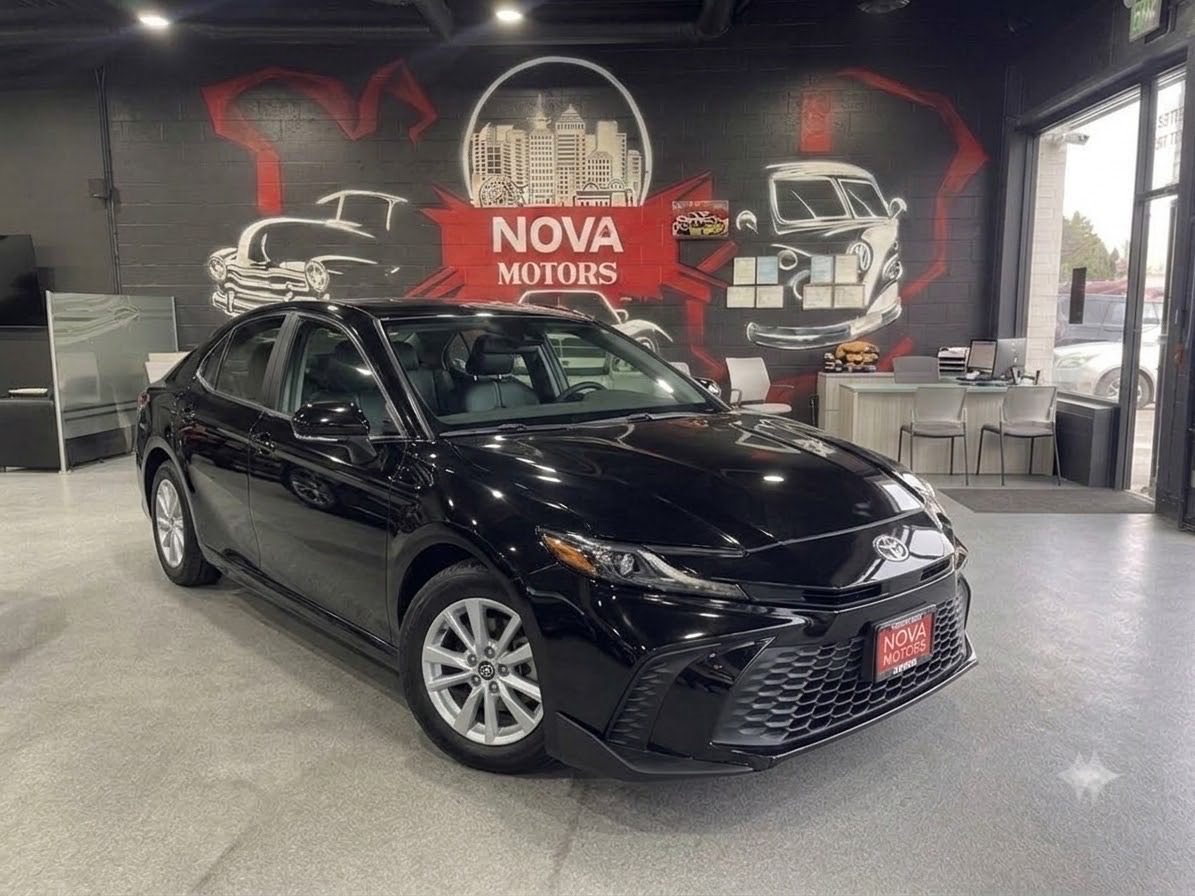 Black 2025 Toyota Camry Sedan Front-Wheel Drive Automatic