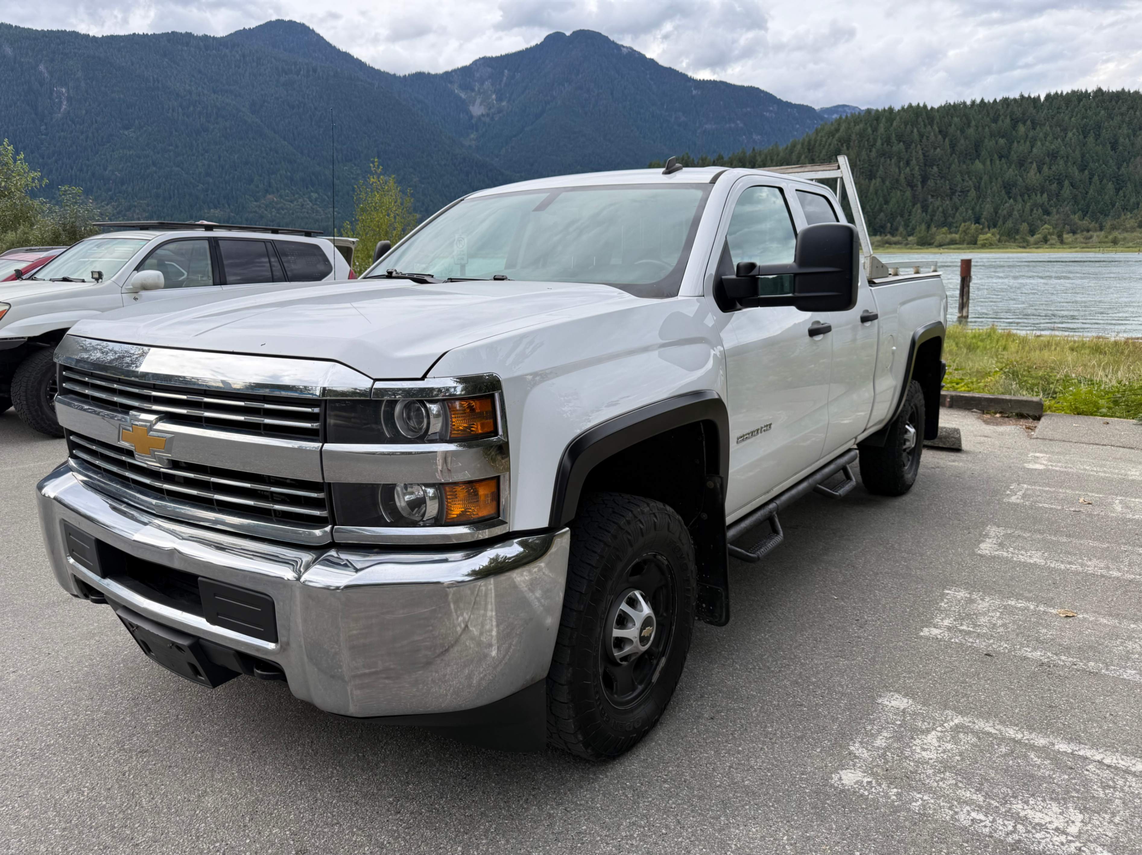 White 2015 Chevrolet Silverado 2500HD Pickup Truck Four-Wheel Drive 6-Speed Automatic