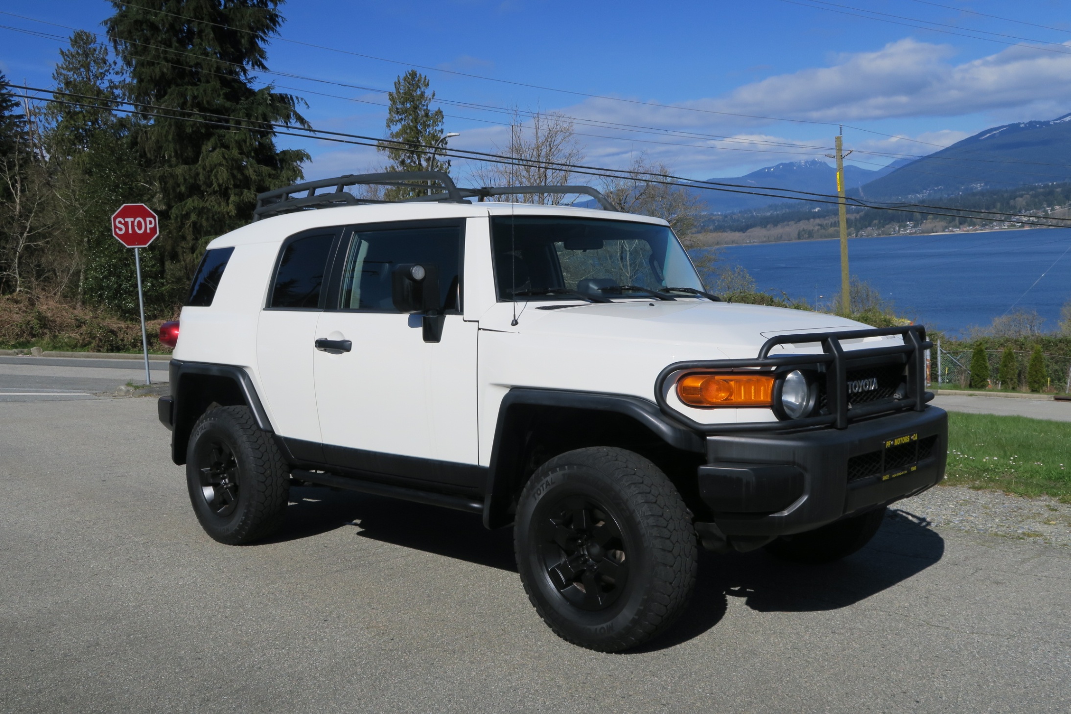 White 2008 Toyota FJ Cruiser 4WD SUV / Crossover Four-Wheel Drive Automatic