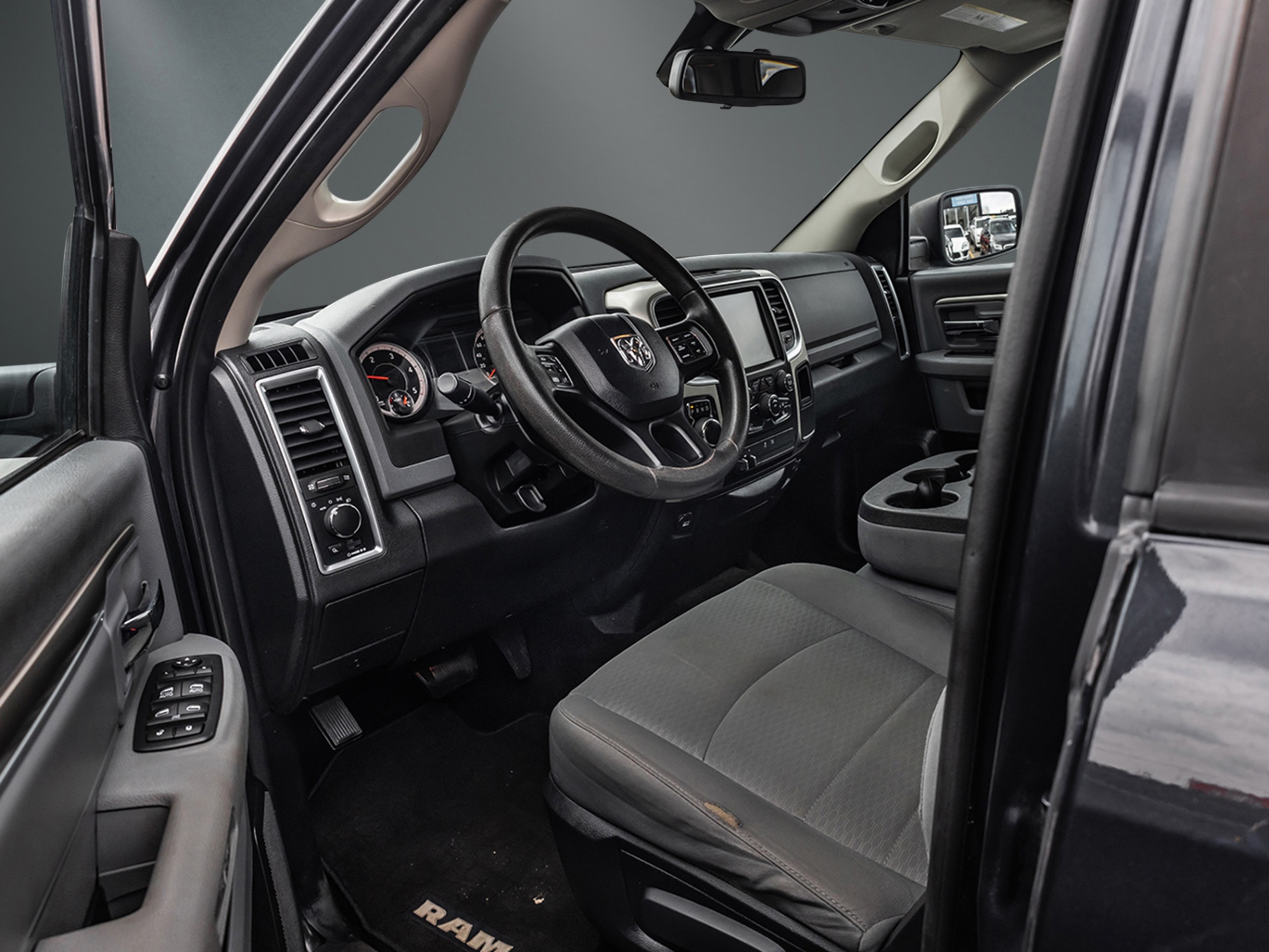 2016 RAM 1500 SLT Crew Cab 4WD