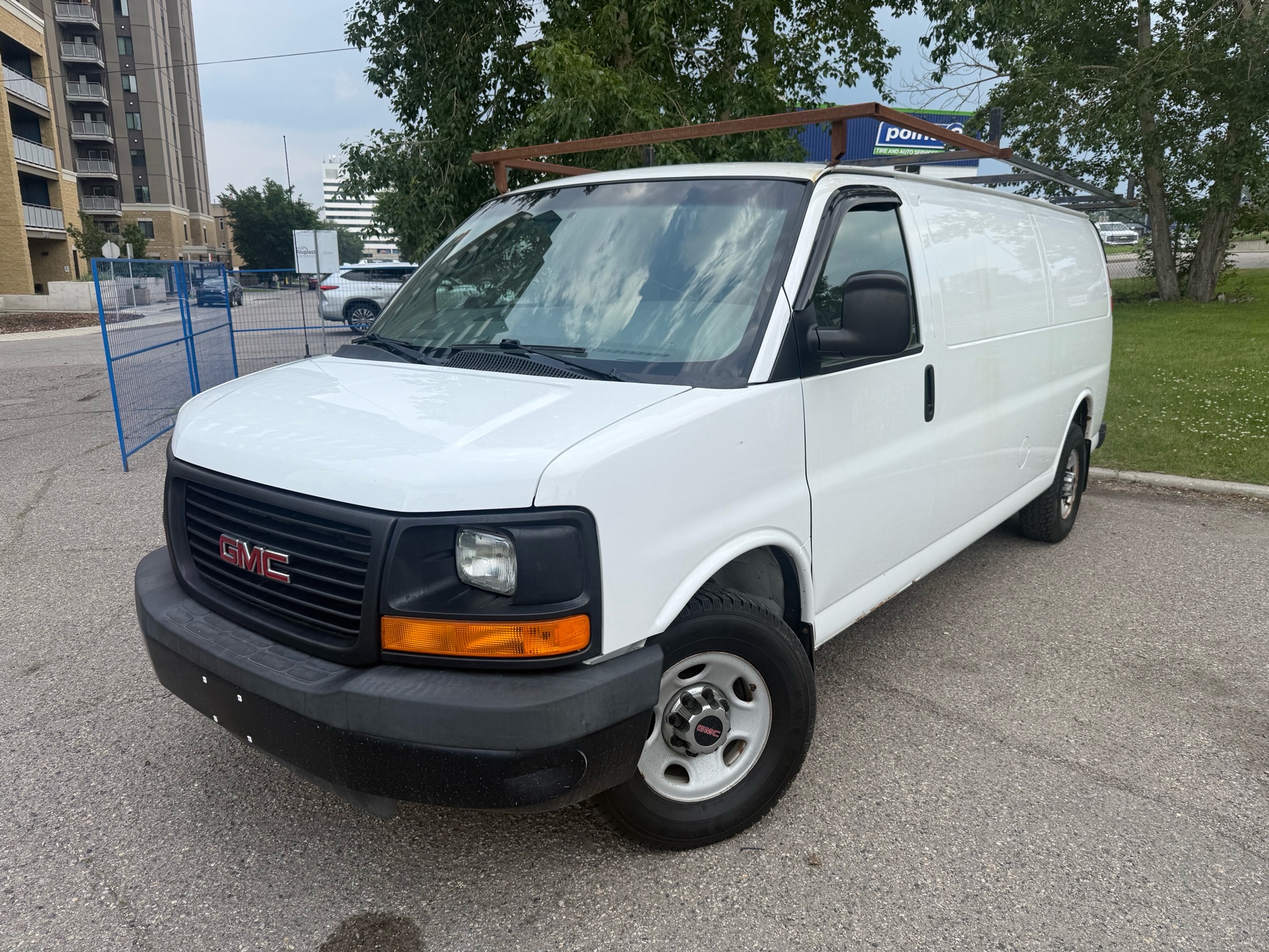2015 GMC Savana Cargo 3500 Extended RWD