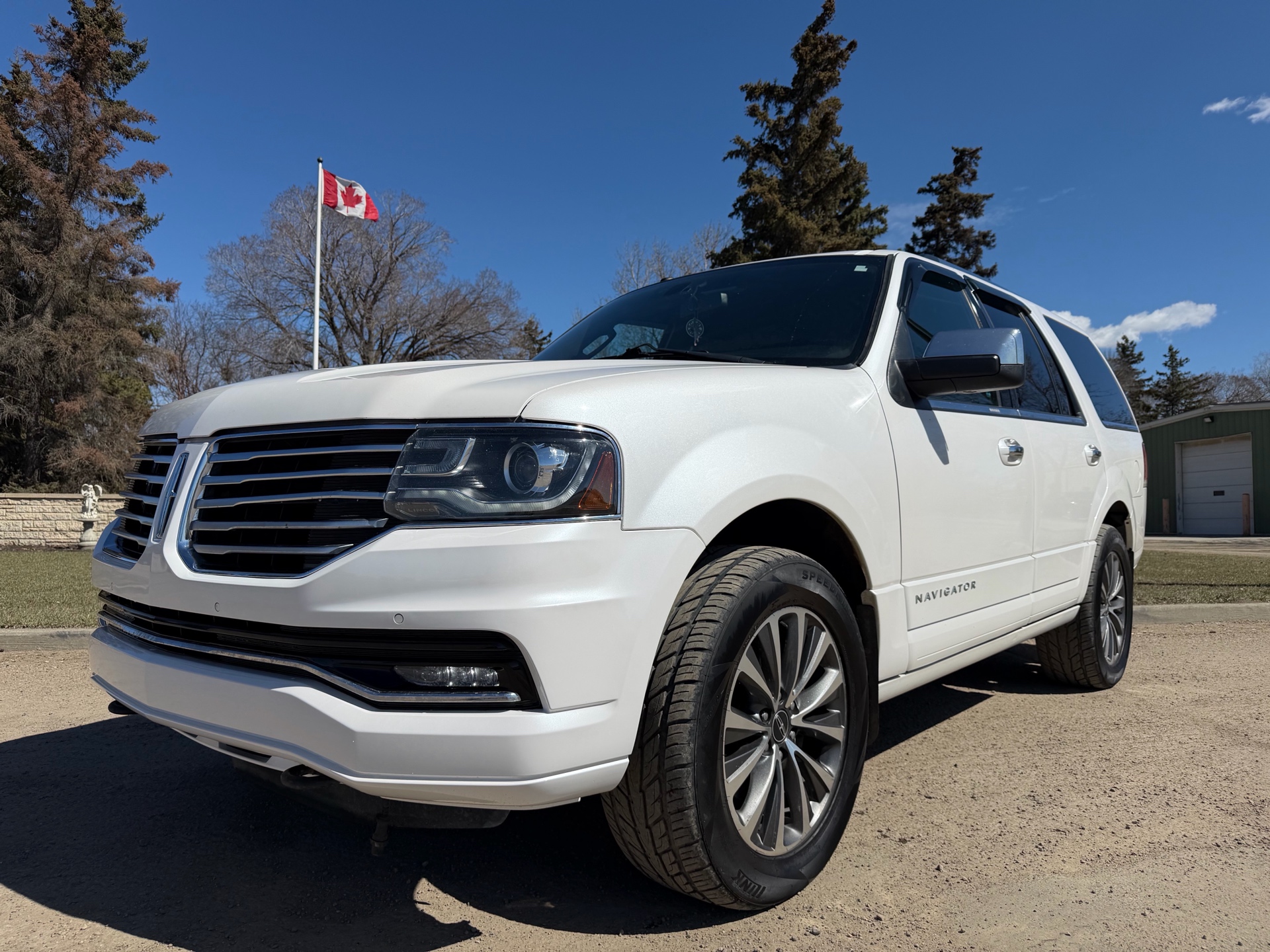 White 2016 Lincoln Navigator SUV / Crossover Four-Wheel Drive Automatic