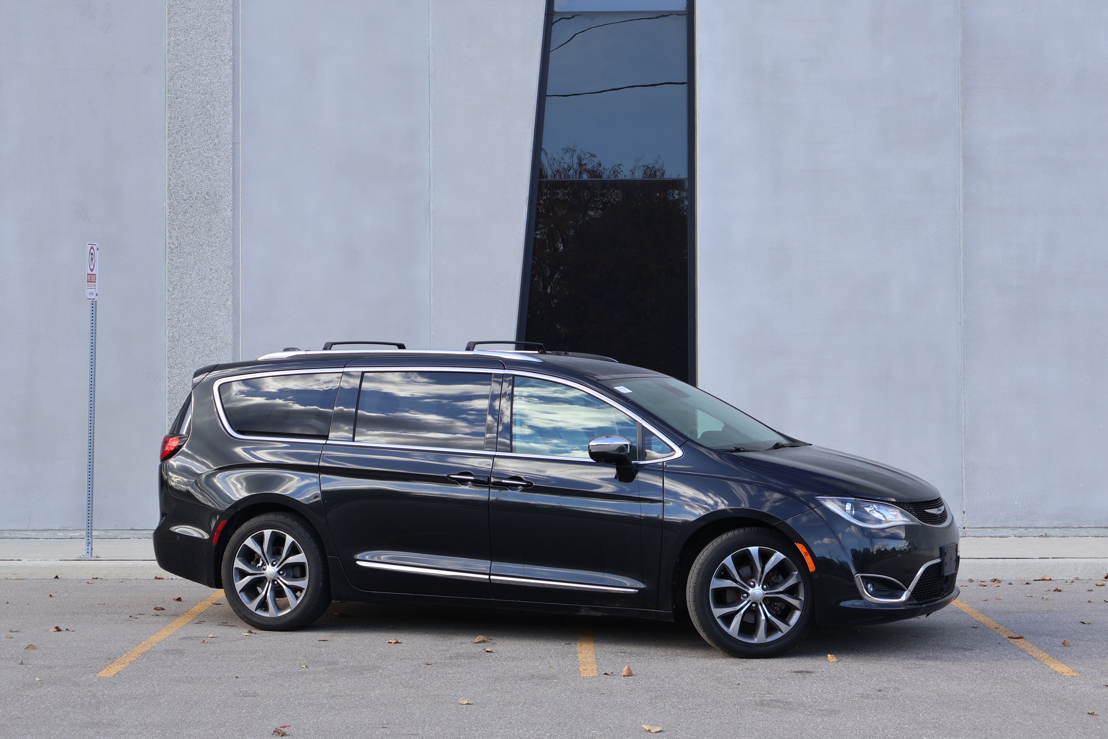 2017 Chrysler Pacifica Limited FWD