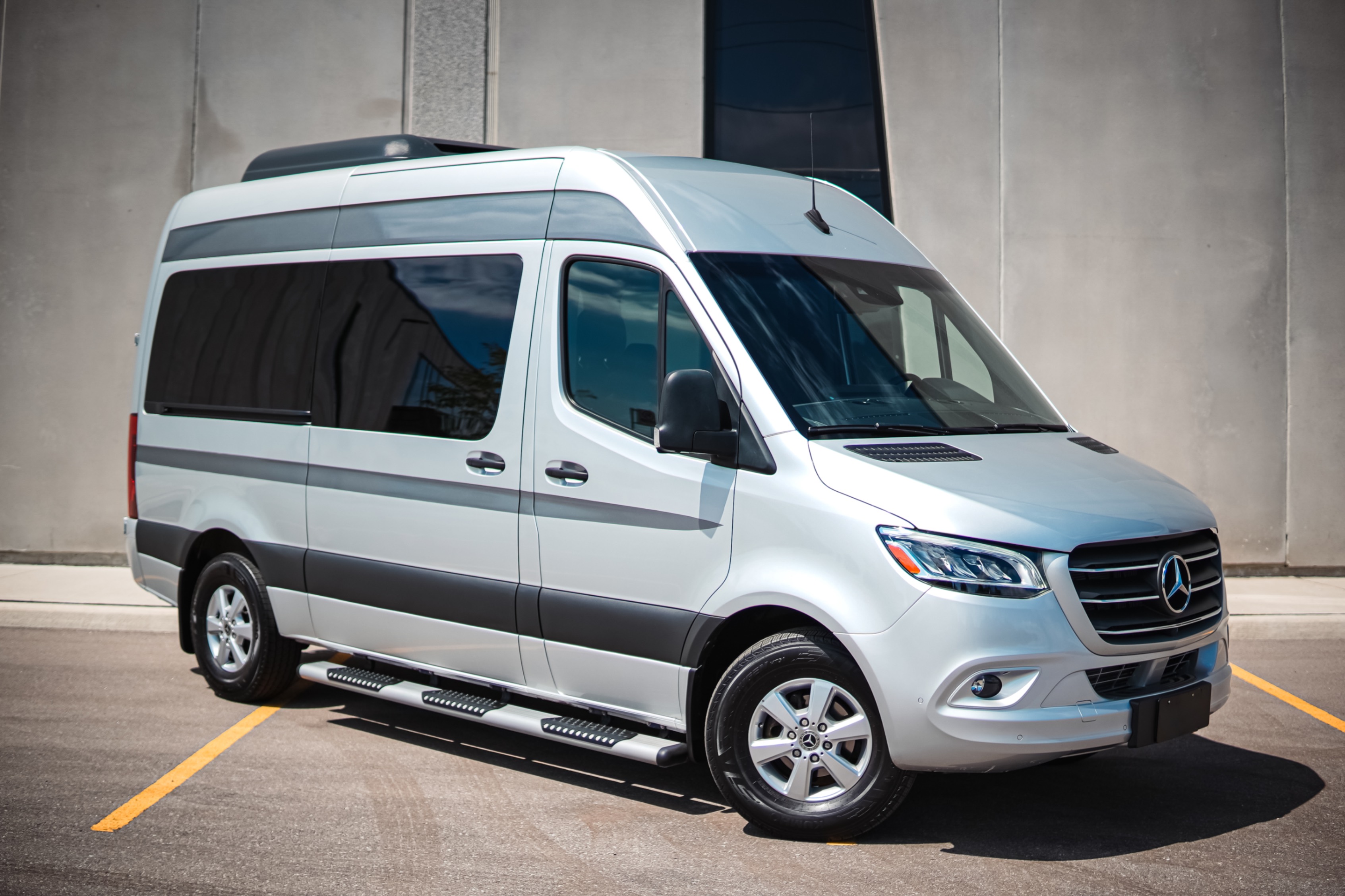 2022 Mercedes-Benz Sprinter 2500 144 V6 Passenger Van RWD