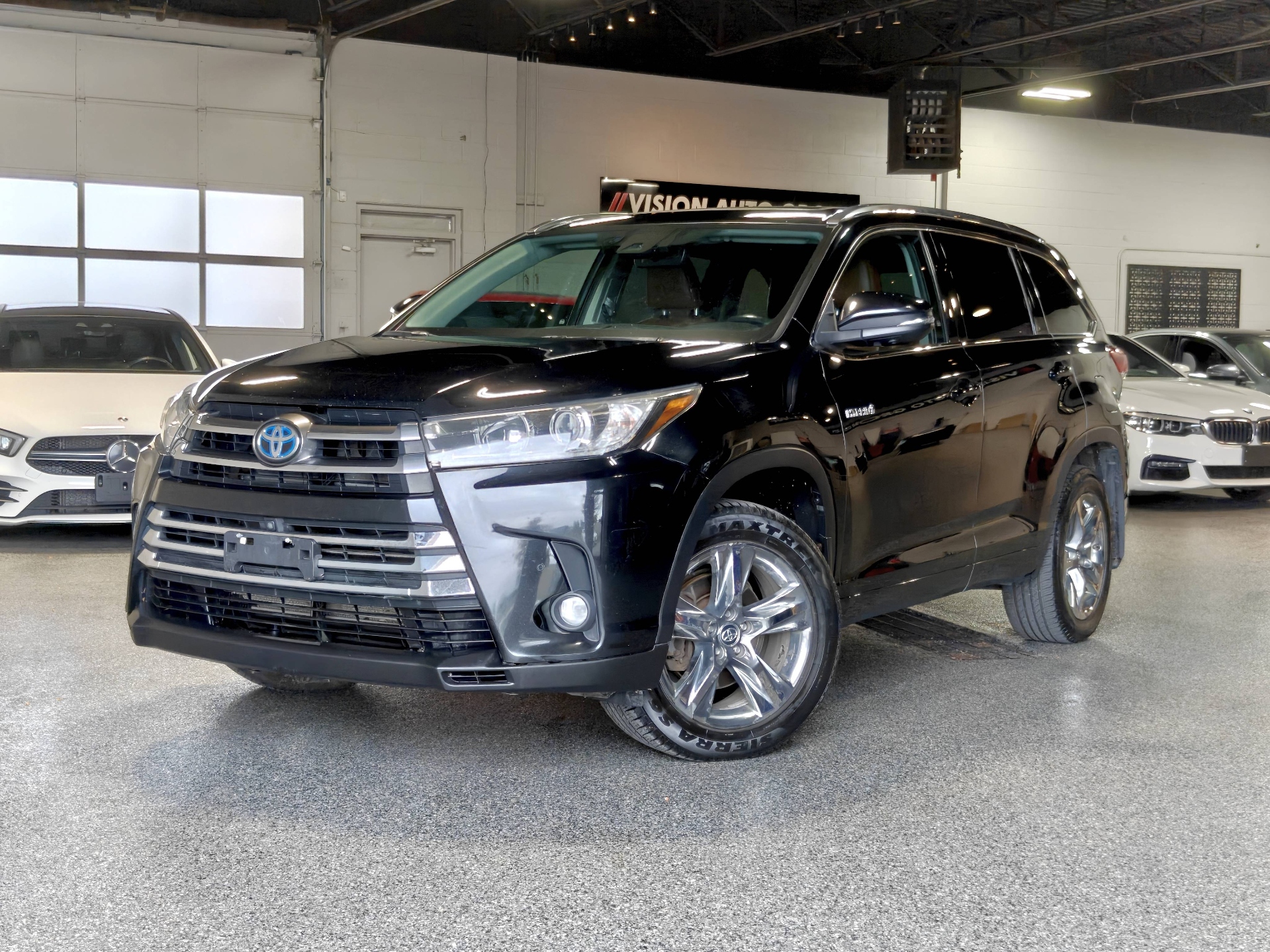 Black 2019 Toyota Highlander Hybrid SUV / Crossover All-Wheel Drive Automatic