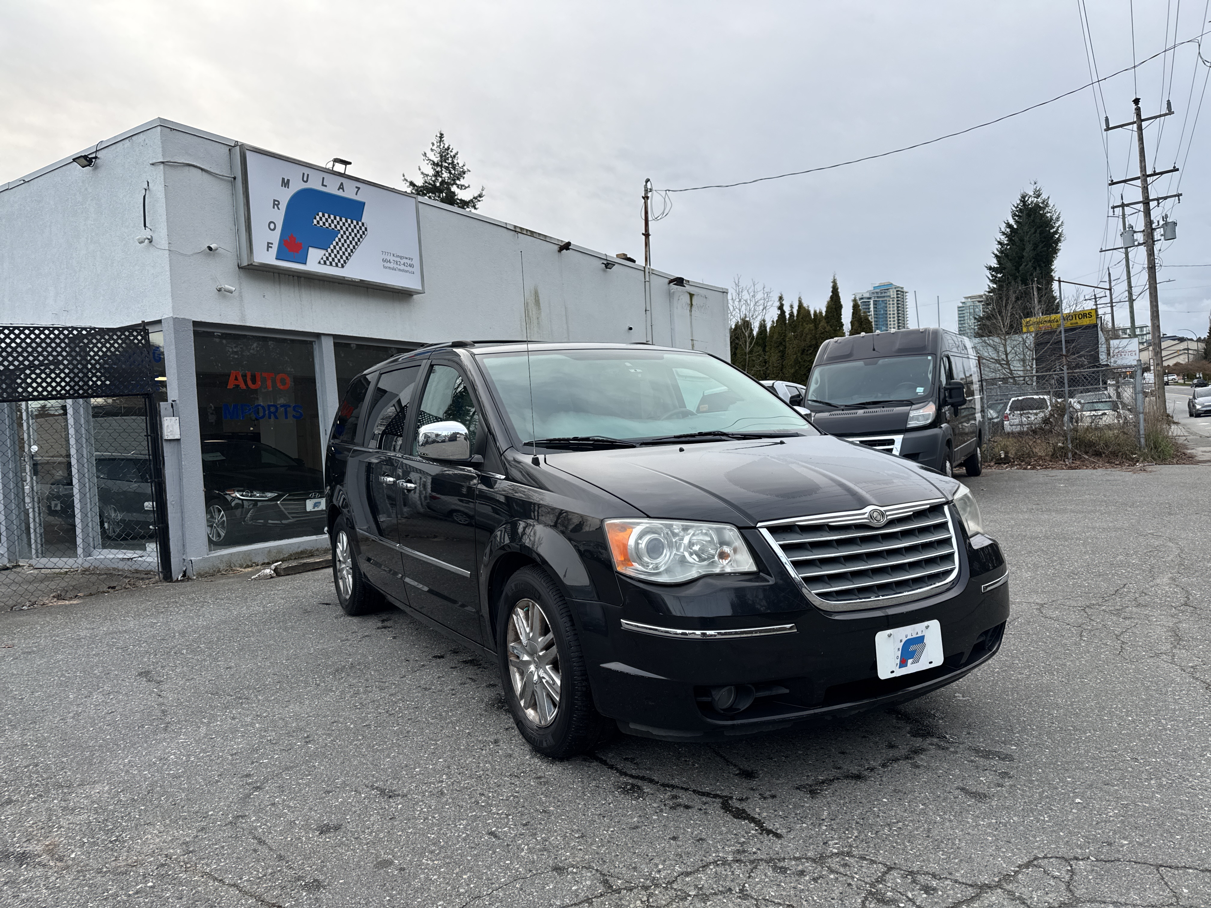 Chrysler Town & Country Limited FWD