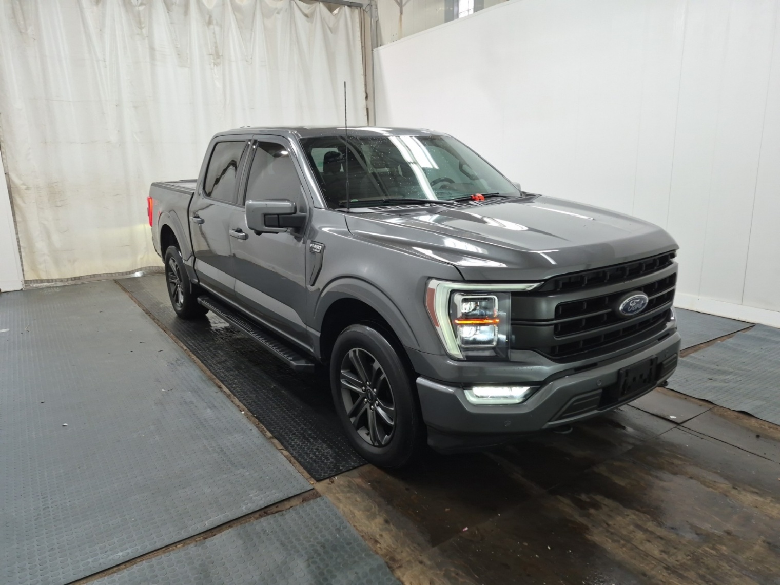 2022 Ford F-150 LARIAT 4WD SuperCrew 5.5' Box