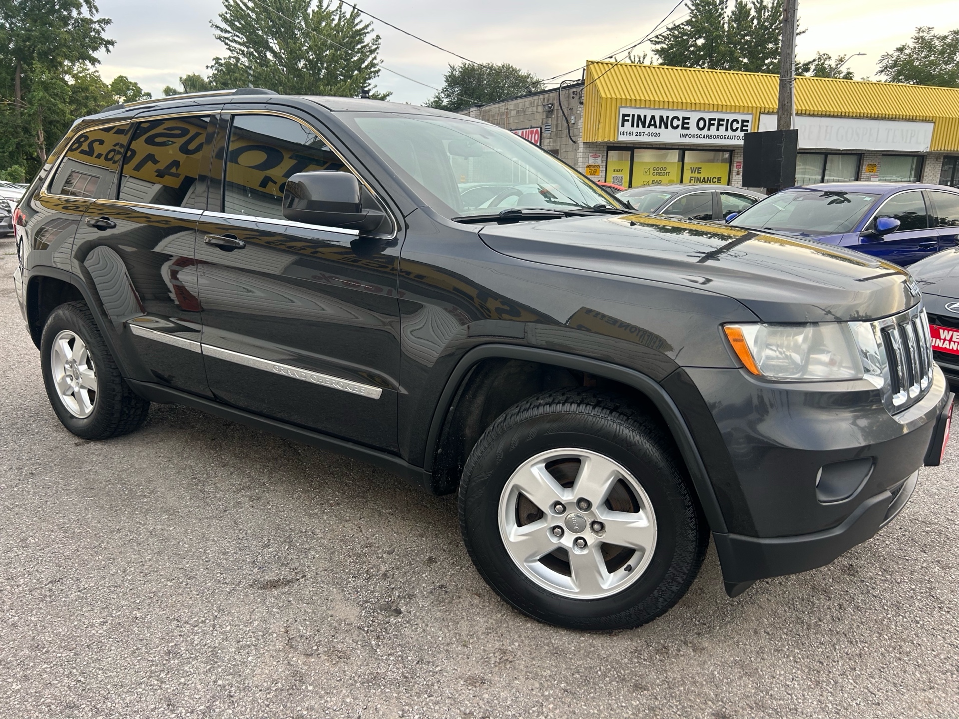 2012 Jeep Grand Cherokee Laredo/4WD/LEATHER/P.SEAT/BLUETOOTH/FOG LIGHTS/ALLOYS/CLEAN CAR