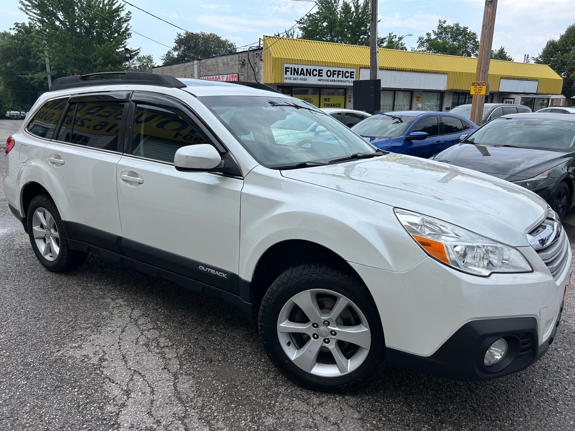 White 2013 Subaru Outback Wagon Automatic