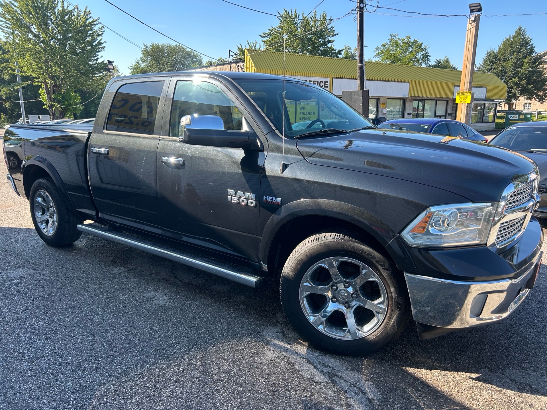 2016 Ram 1500 CREW CAB/LARAMIE/NAVI/CAMERA/LEATHER/ROOF/P.SEAT/BLUETOOTH/FOG LIGHTS/RUNNING BOARDS/LOADED/ALLOYS/CLEAN CARFAX