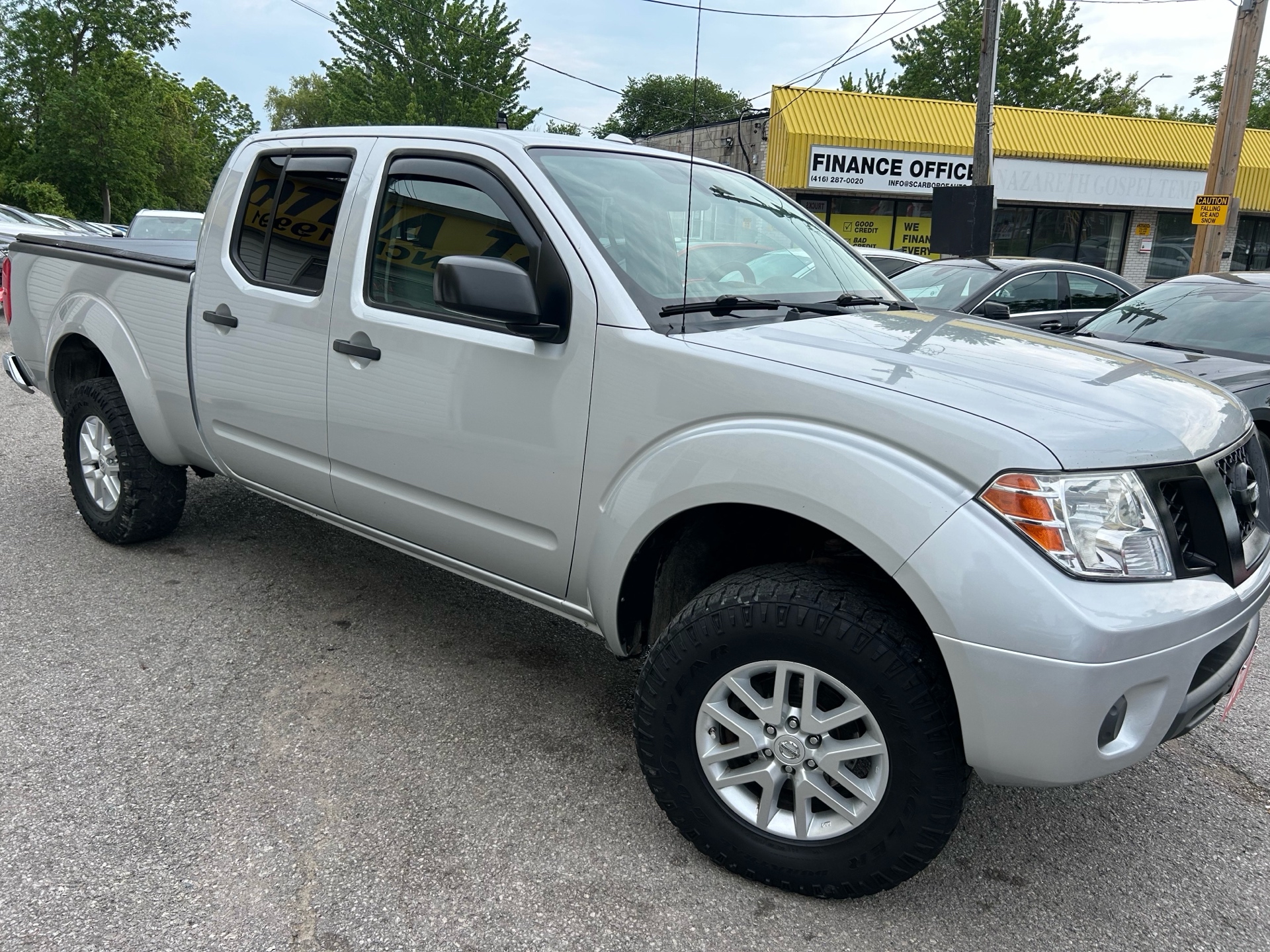 Silver 2017 Nissan Frontier SV V6 Crew Cab 4WD Pickup Truck Four-Wheel Drive Automatic