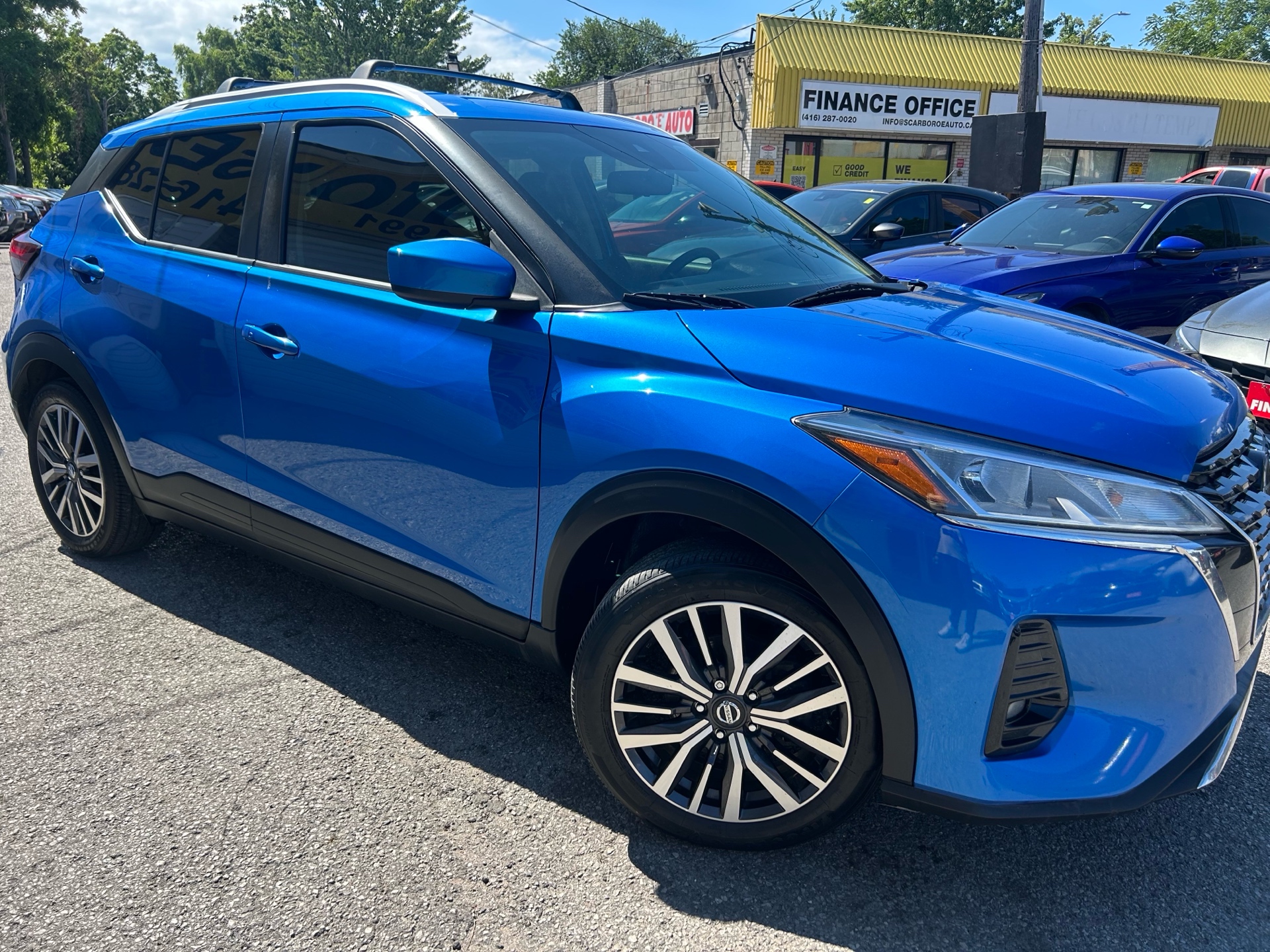 2021 Nissan Kicks SV/NAVI(CARPLAY)/CAMERA/ROOF RACKS/ HEATED STEERING & SEATS/BLUE TOOTH/PUSH START/FOG LIGHTS/ALLOYS/CLEAN CAR