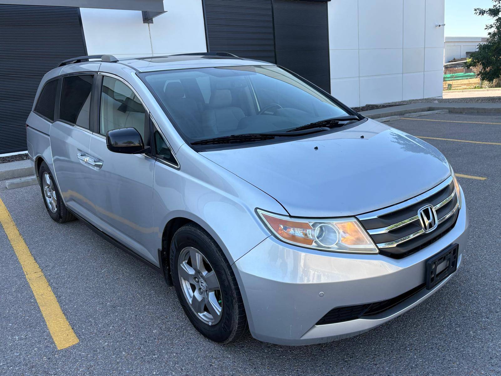 Silver 2013 Honda Odyssey Minivan Automatic