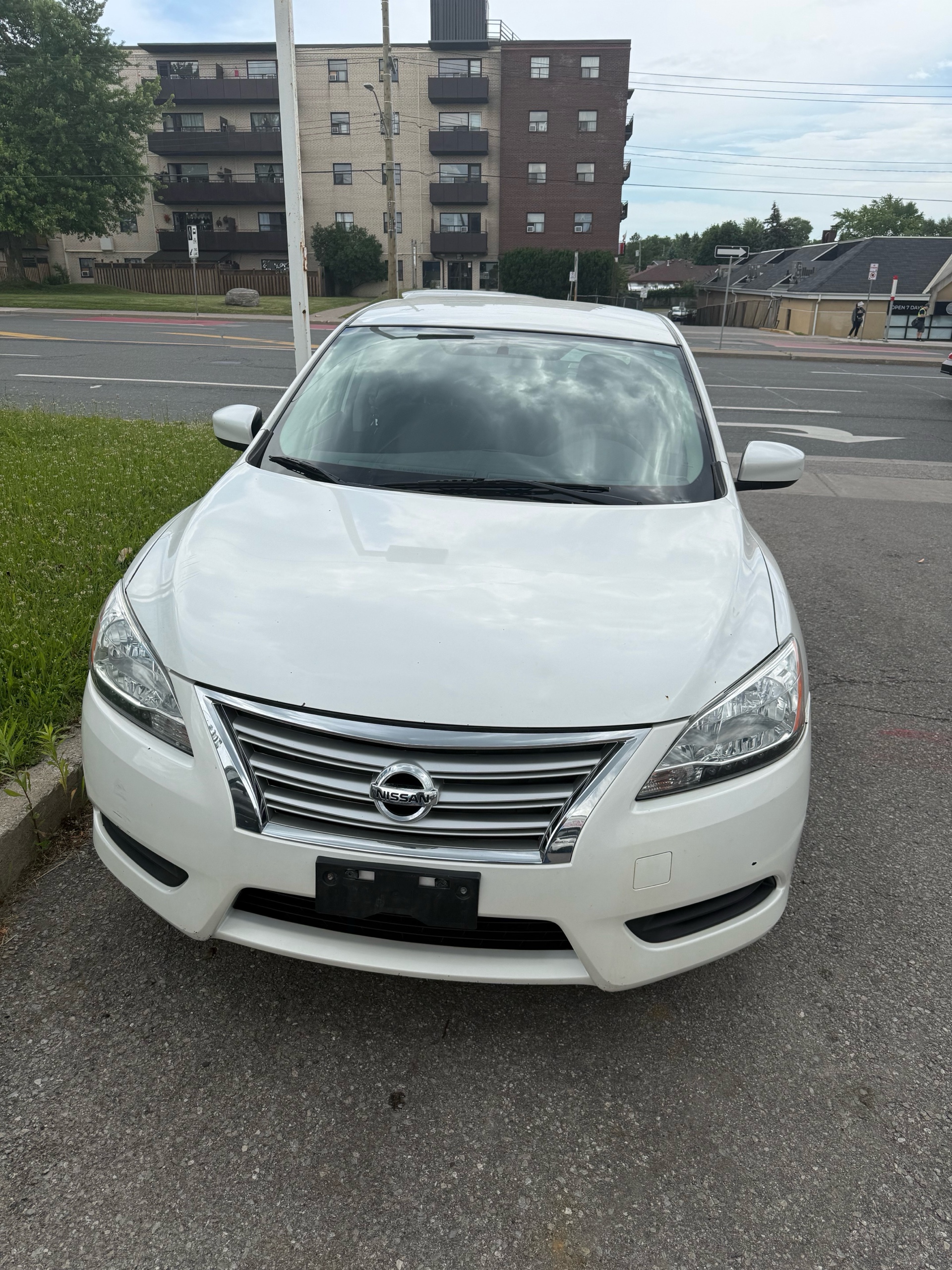 White 2013 Nissan Sentra Sedan Front-Wheel Drive Automatic