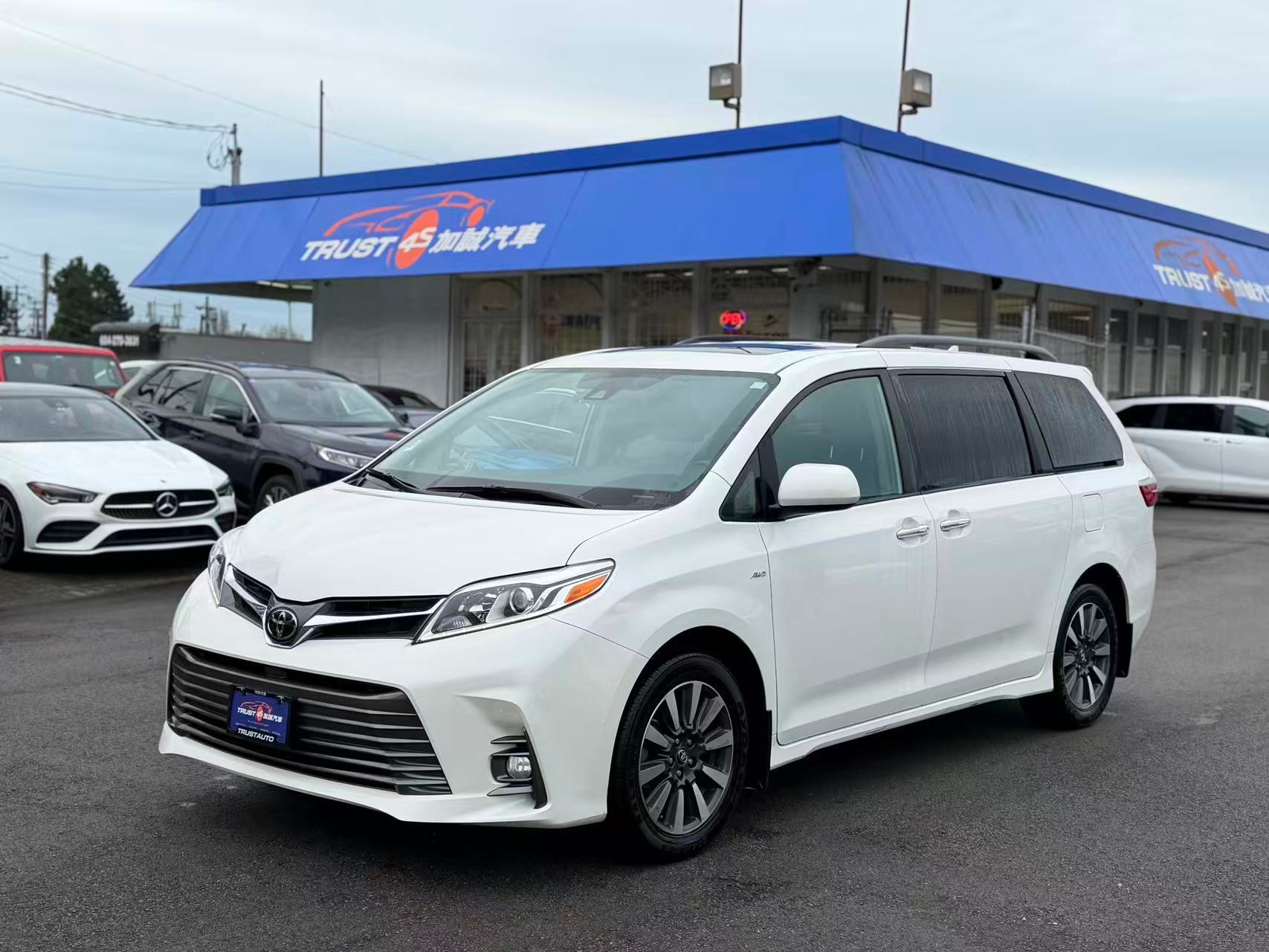 Toyota Sienna XLE 7-Passenger AWD