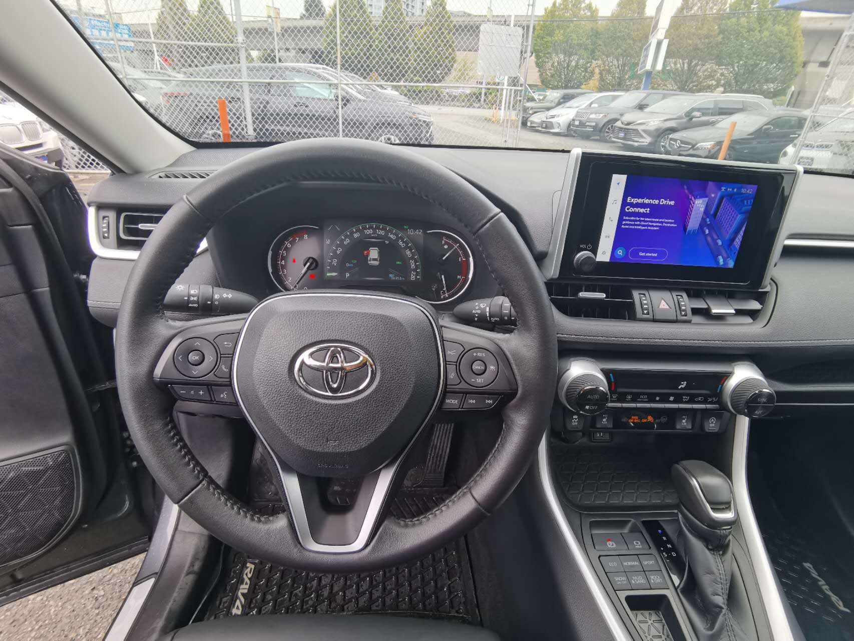 2023 Toyota RAV4 XLE AWD/Local Car/One Owner, Vancouver, Cash