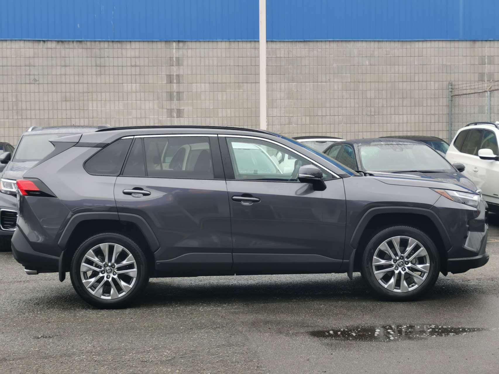 2023 Toyota RAV4 XLE AWD/Local Car/One Owner, Vancouver, Cash