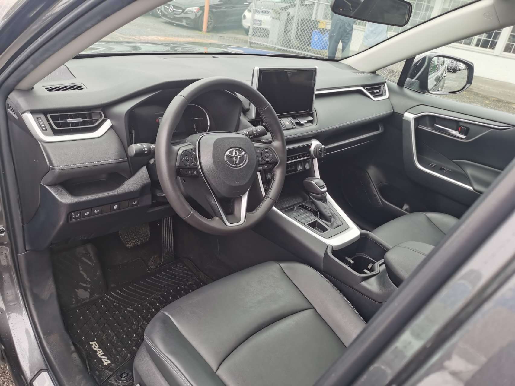 2023 Toyota RAV4 XLE AWD/Local Car/One Owner, Vancouver, Cash