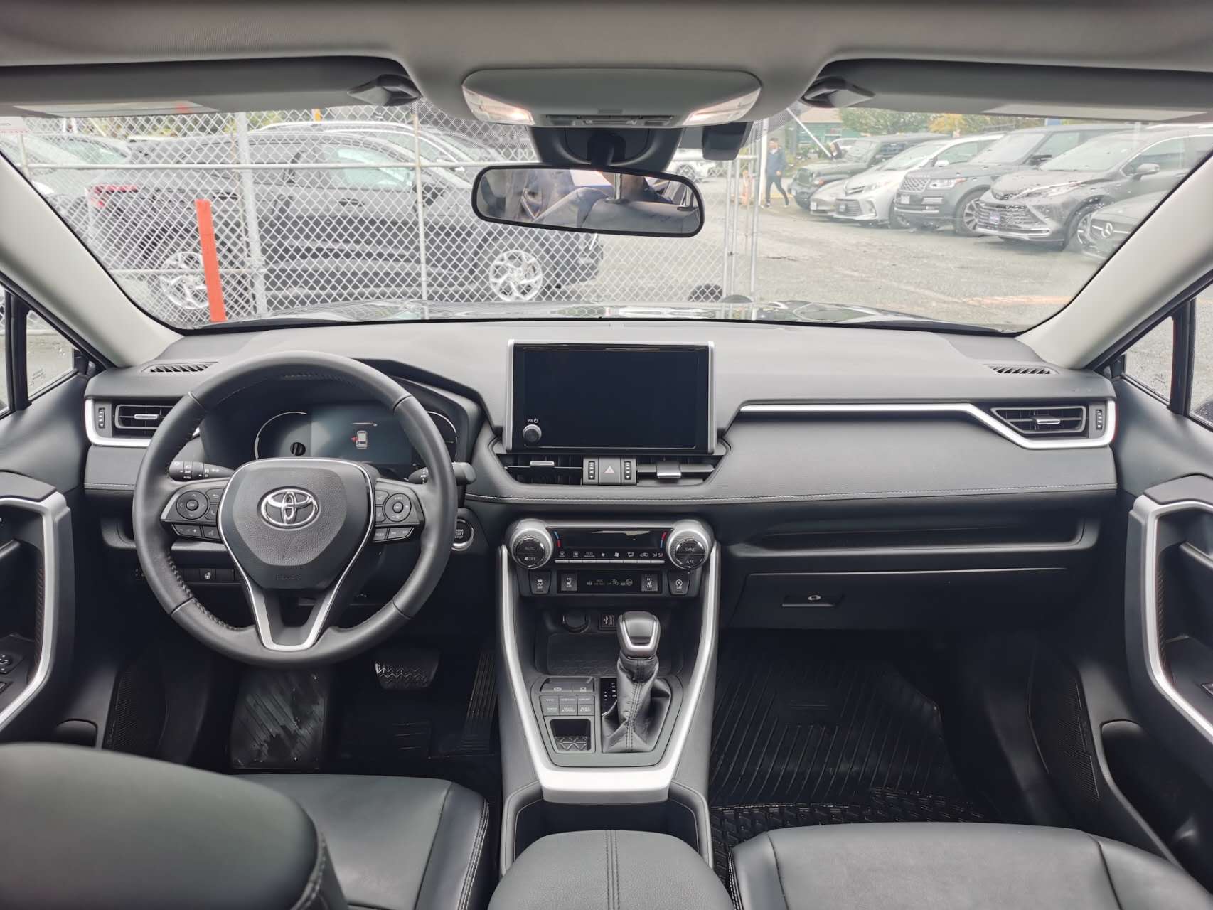 2023 Toyota RAV4 XLE AWD/Local Car/One Owner, Vancouver, Cash