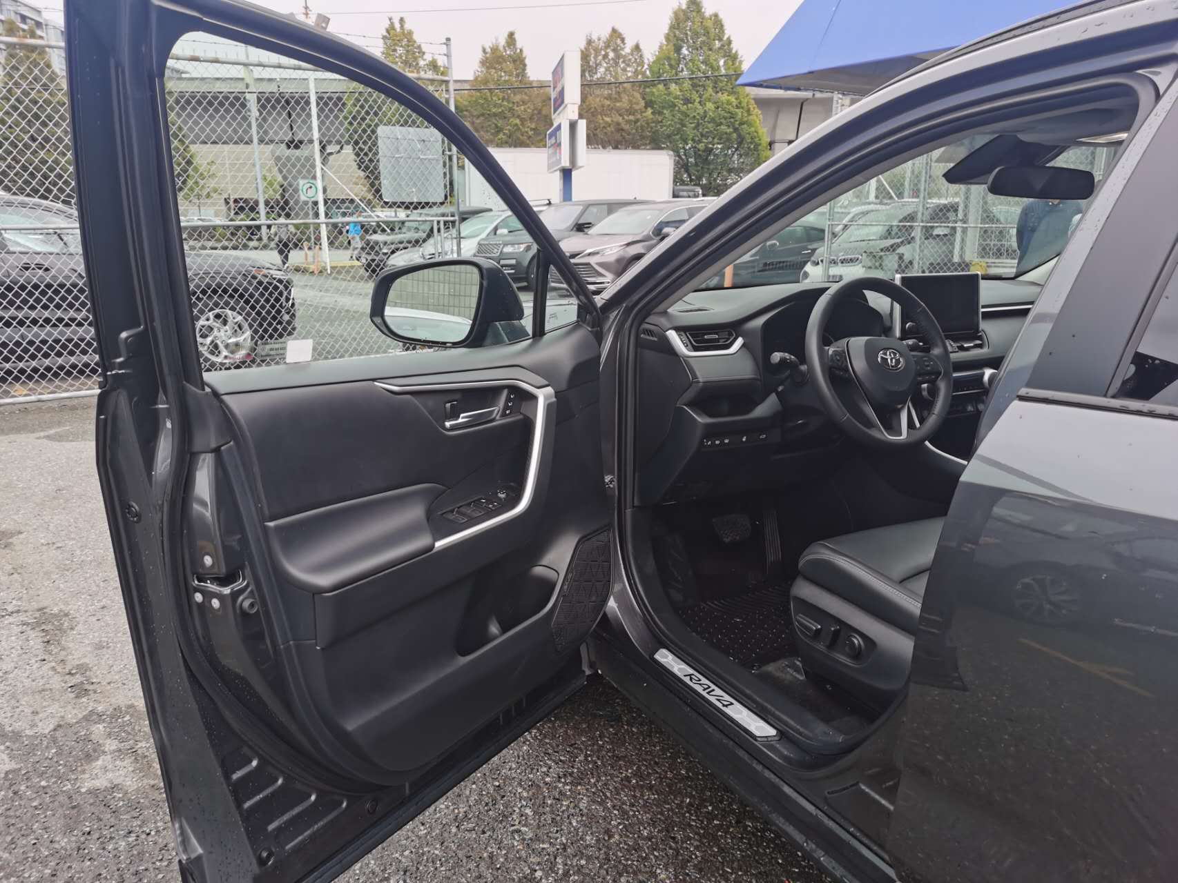 2023 Toyota RAV4 XLE AWD/Local Car/One Owner, Vancouver, Cash