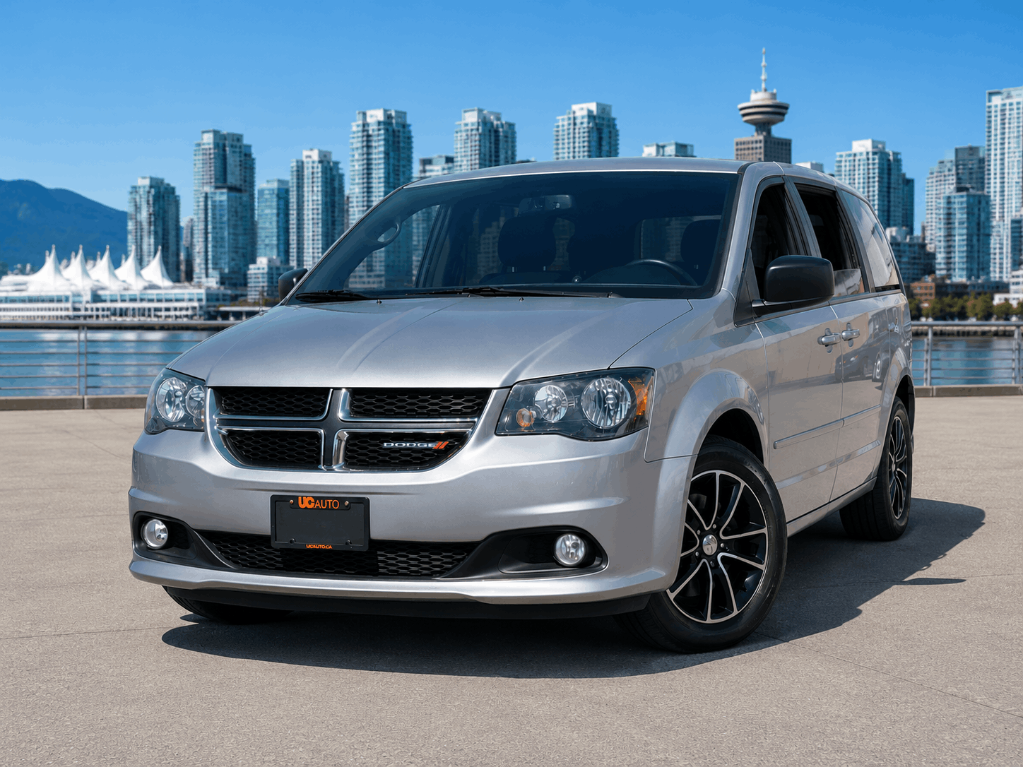 Gray 2017 Dodge Grand Caravan Minivan Front-Wheel Drive Automatic