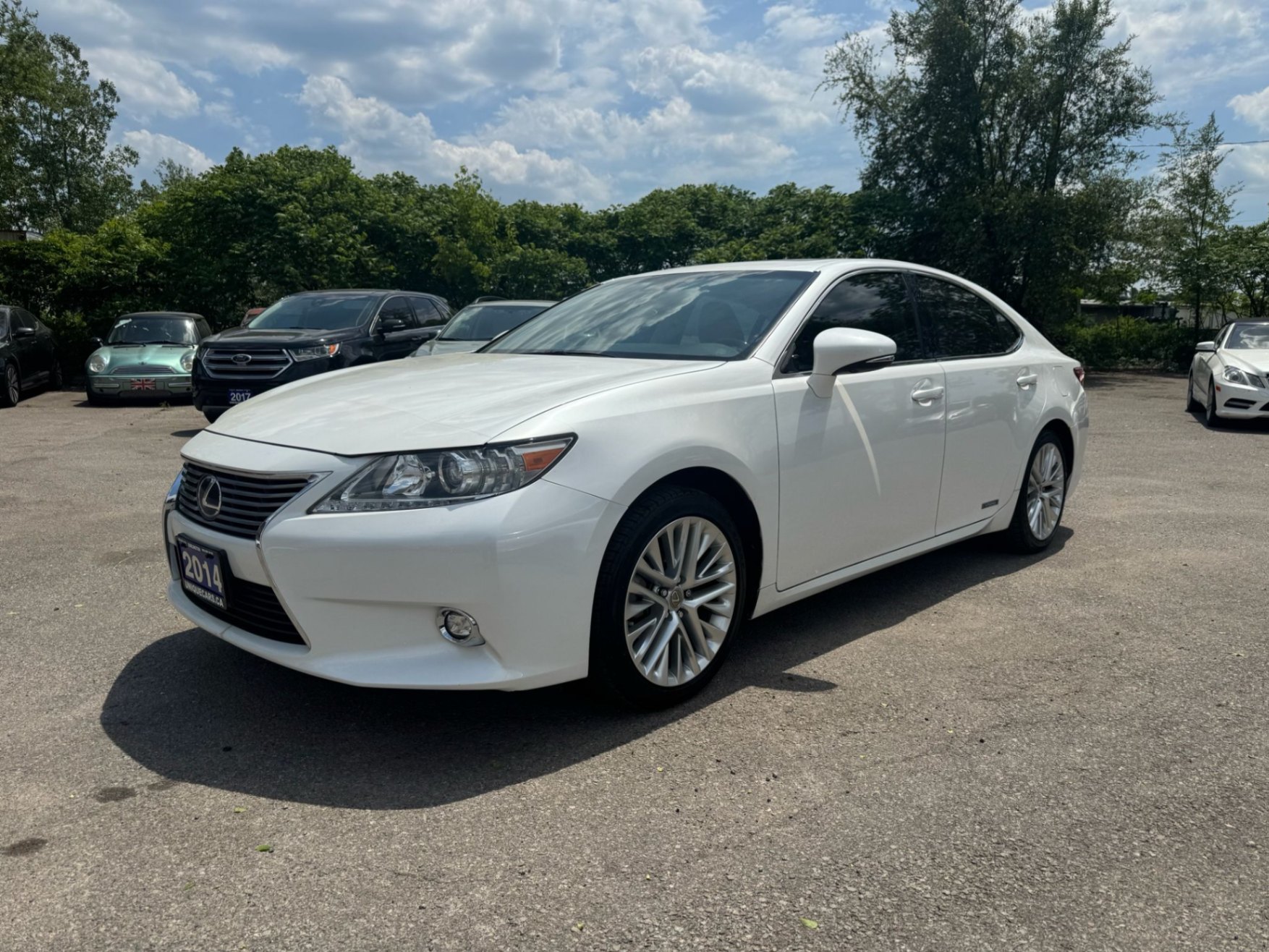 White 2014 Lexus ES Hybrid 300h FWD Sedan Front-Wheel Drive Automatic