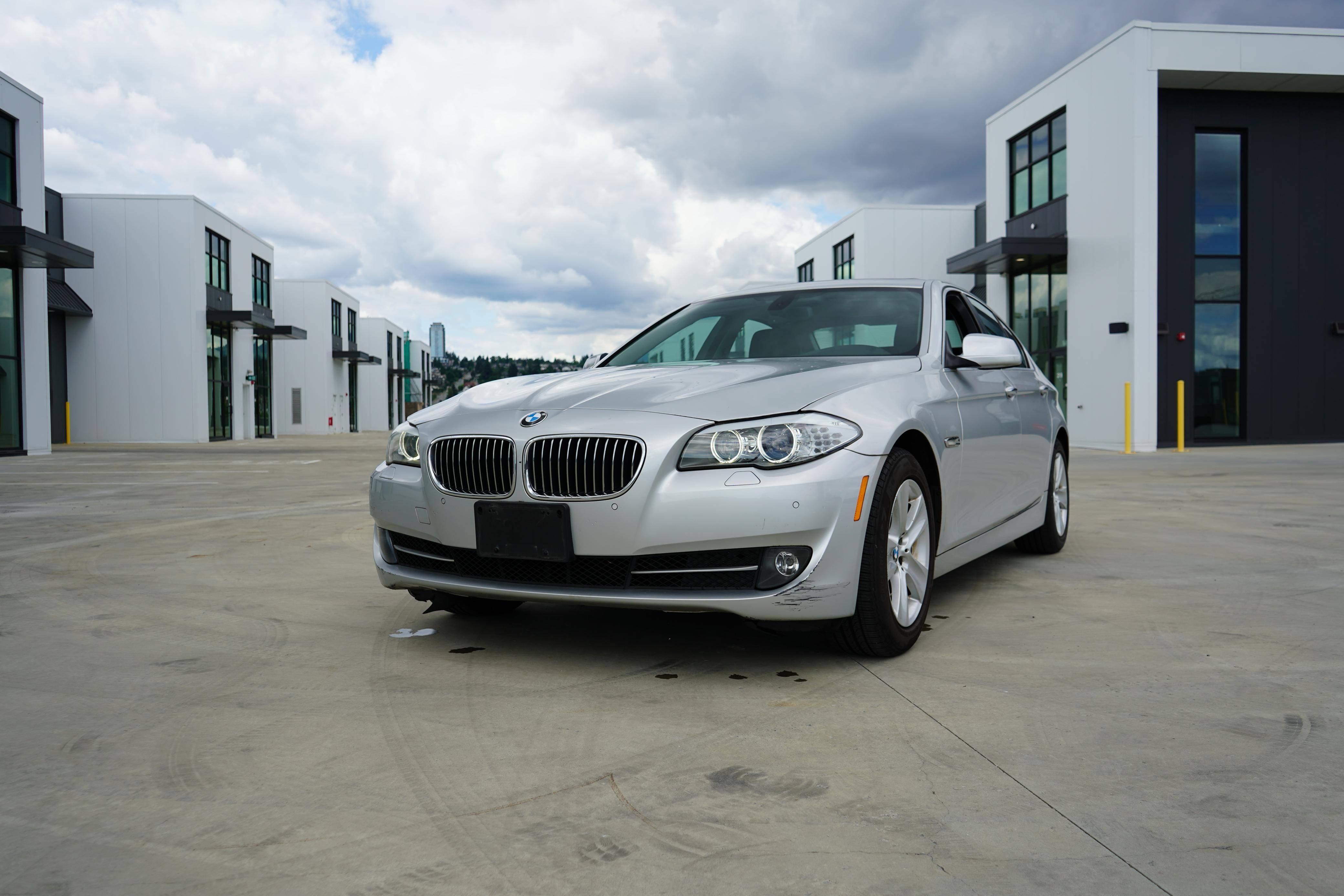 2011 BMW 5 Series 528i Sedan RWD