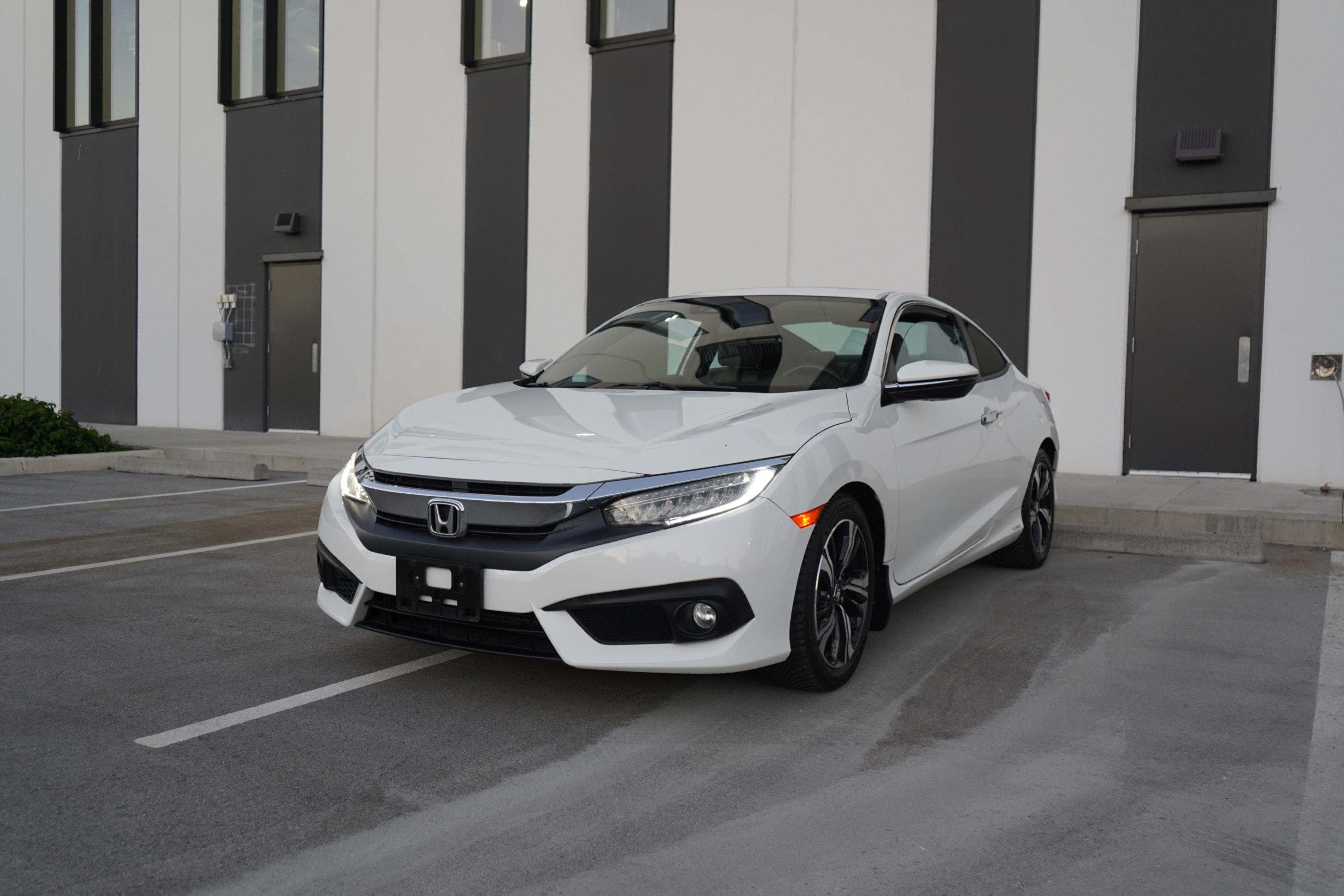 White 2016 Honda Civic Coupe Coupe Front-Wheel Drive Automatic