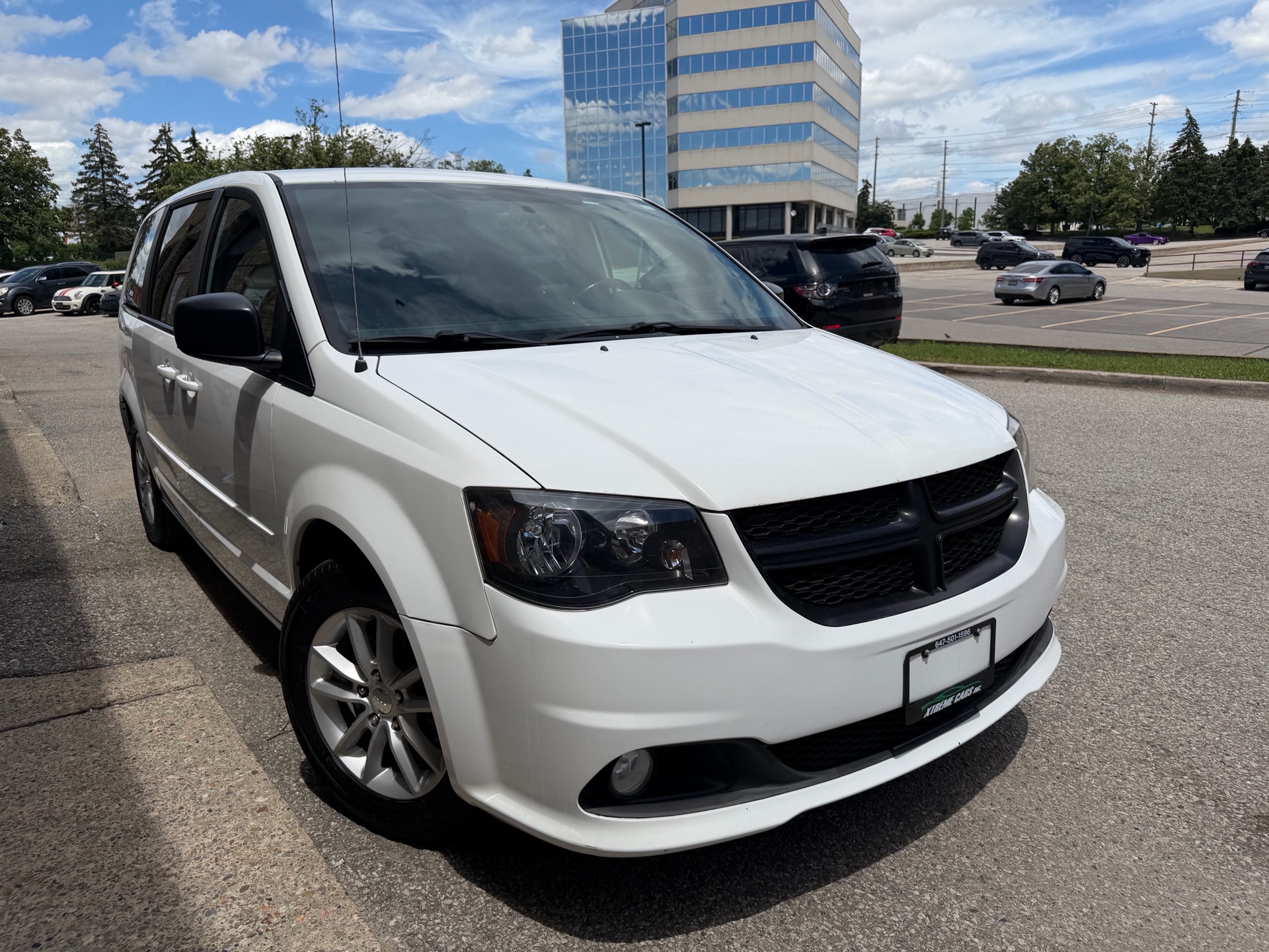 White 2014 Dodge Grand Caravan SXT FWD Minivan Front-Wheel Drive Automatic