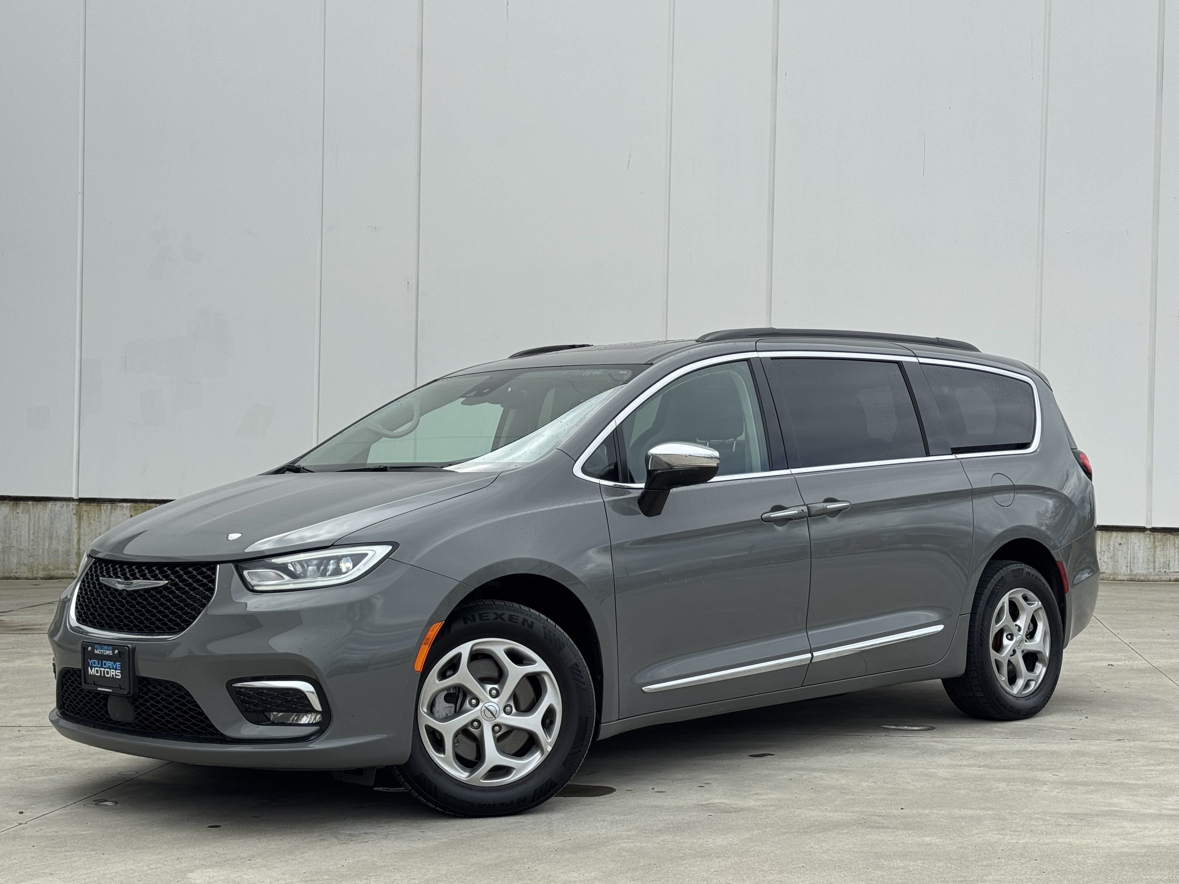 2023 Chrysler Pacifica Limited AWD