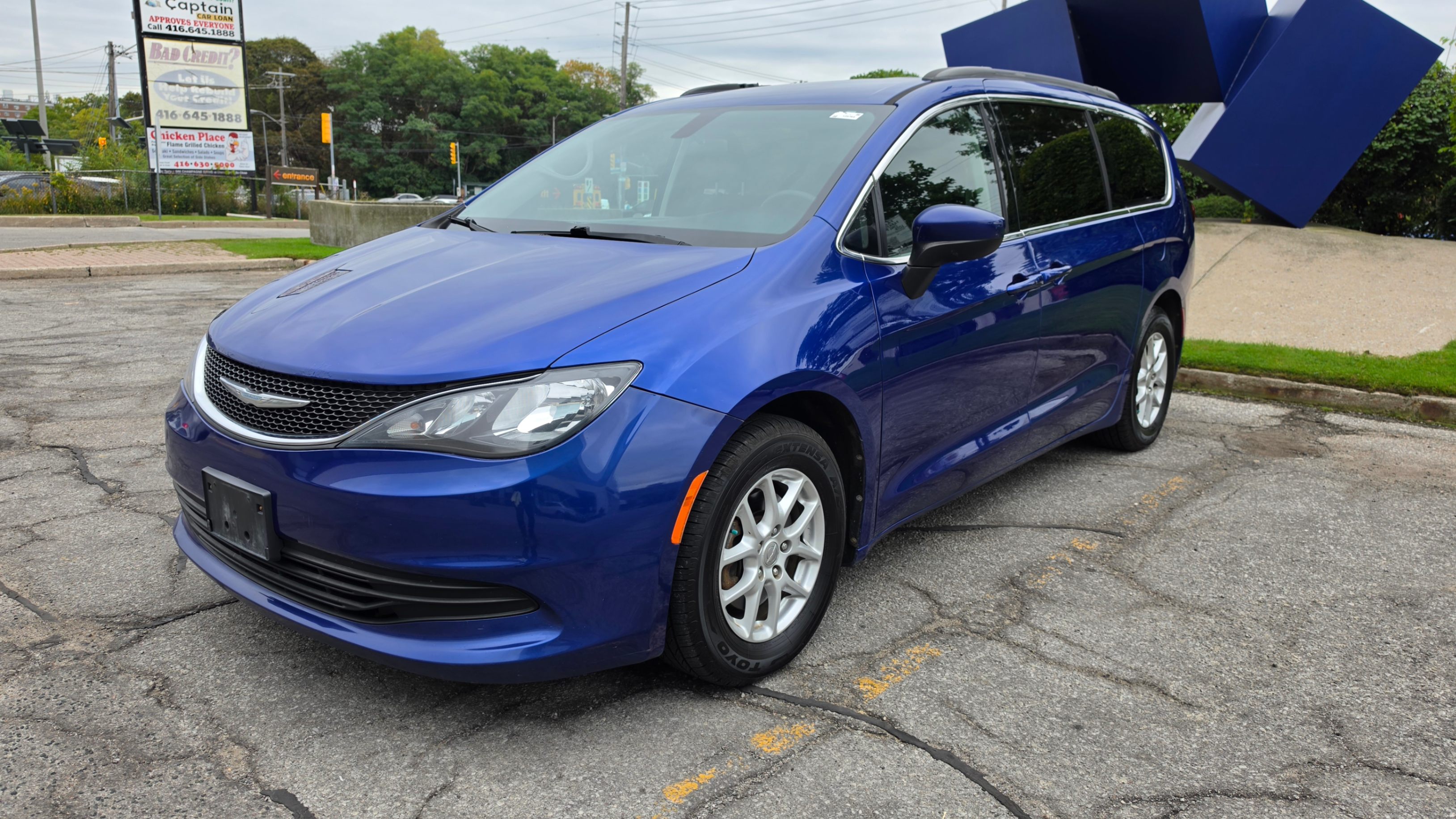 Blue 2018 Chrysler Pacifica Minivan Front-Wheel Drive Automatic