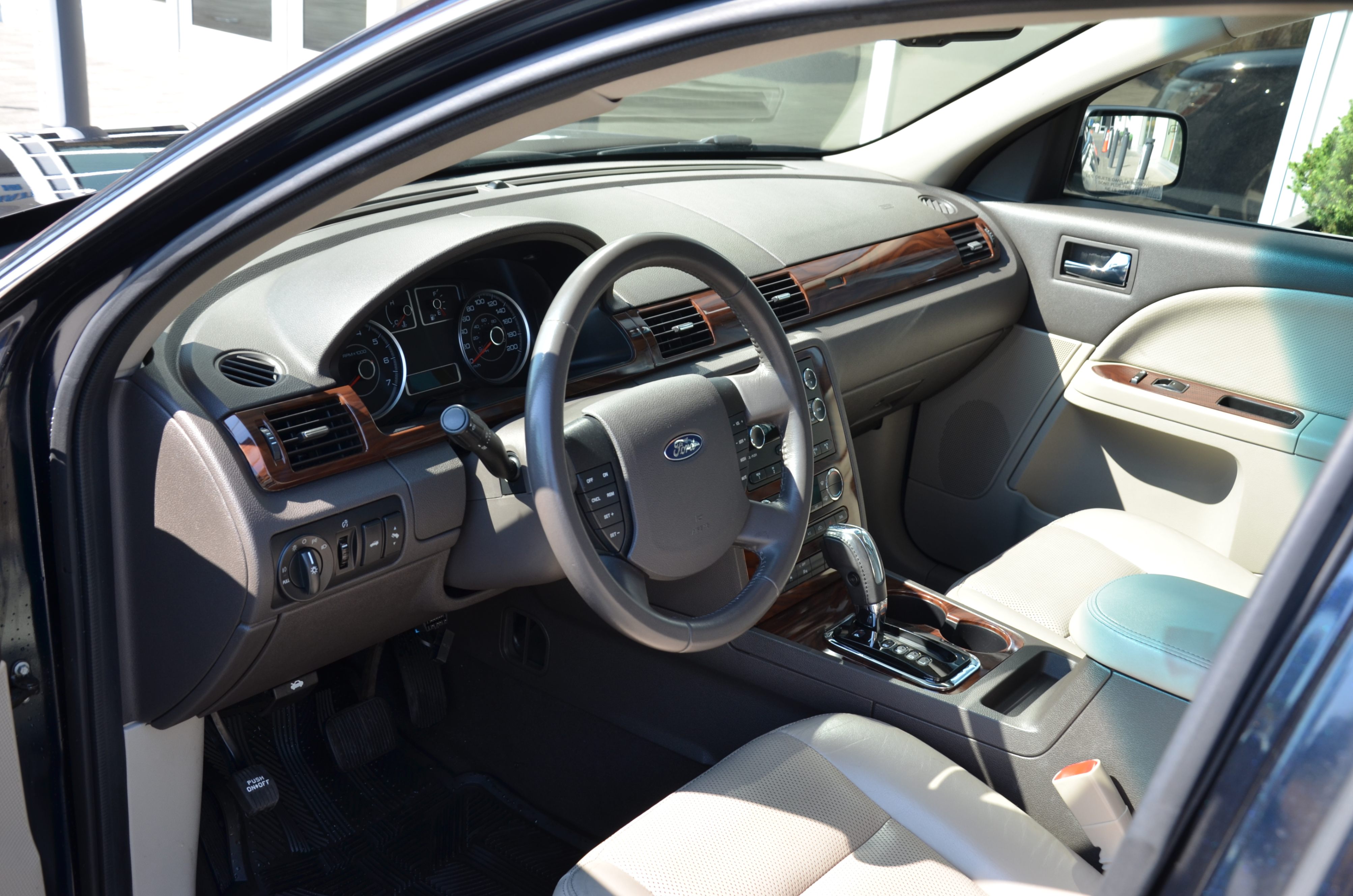 2008 Ford Taurus 4dr Sdn SEL FWD, Vancouver, Cash
