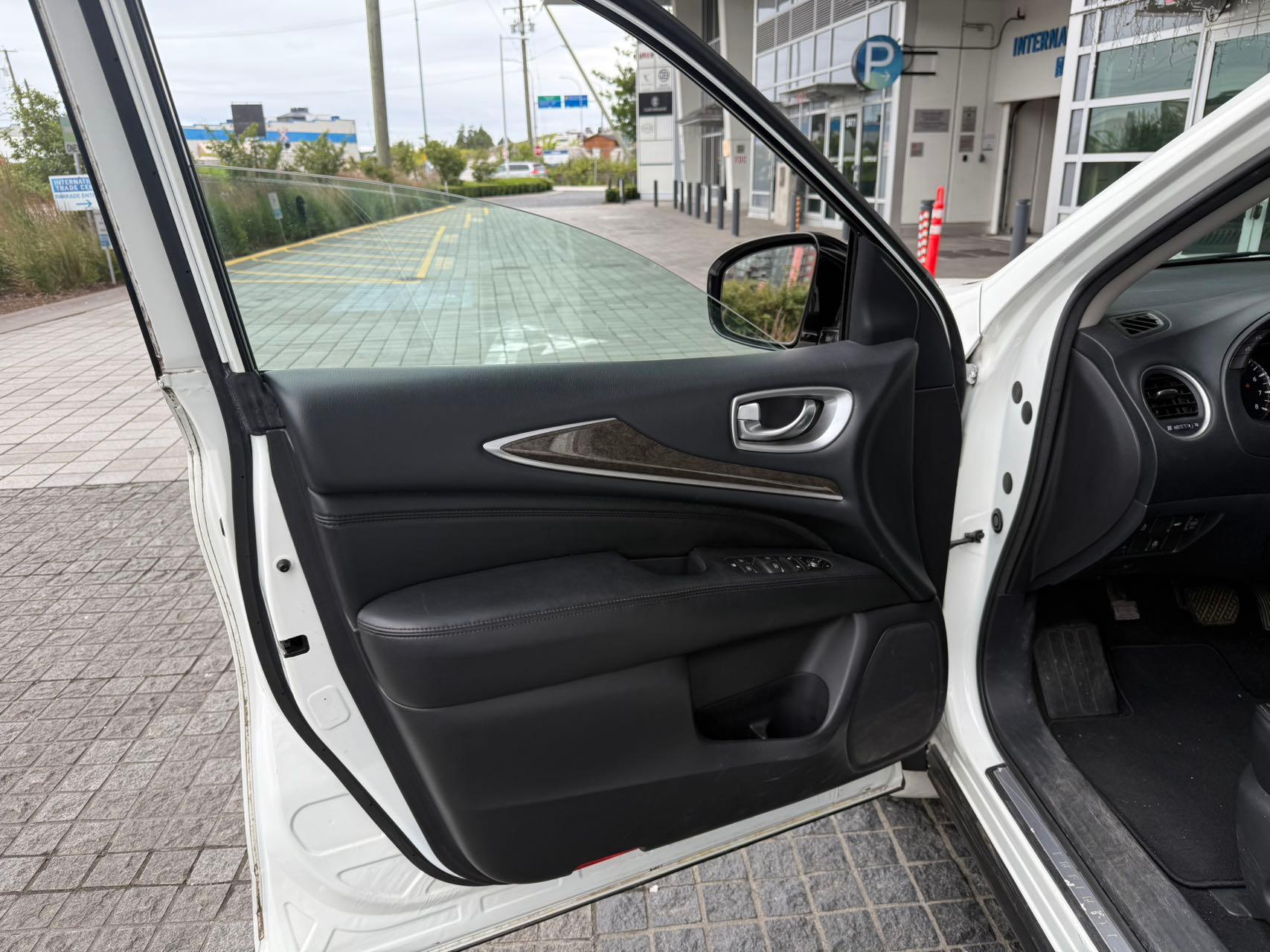 2014 INFINITI QX60 AWD 4dr, Vancouver, Cash