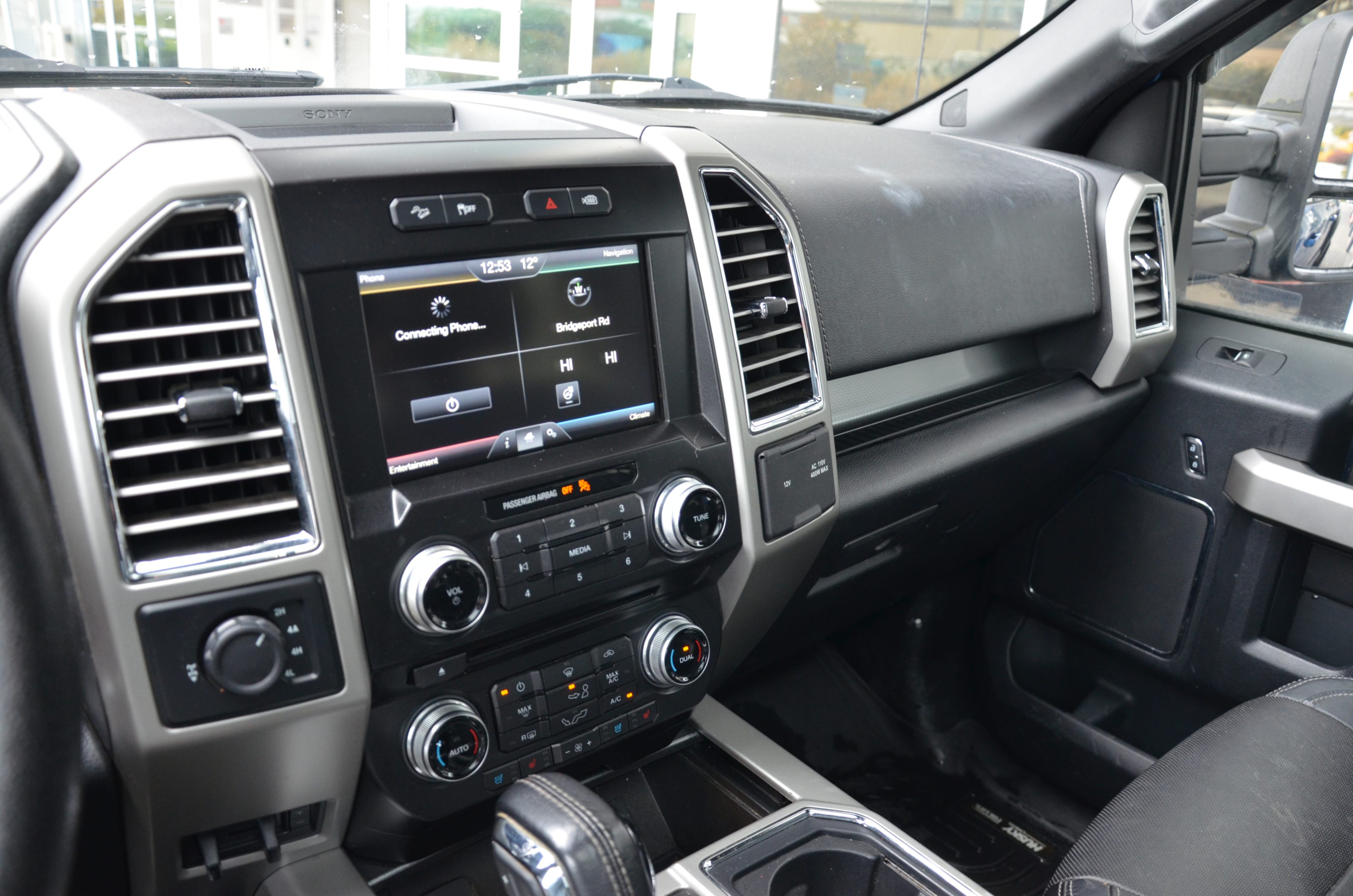 2015 Ford F-150 4WD SuperCrew 145" Lariat, 温哥华, 全款车