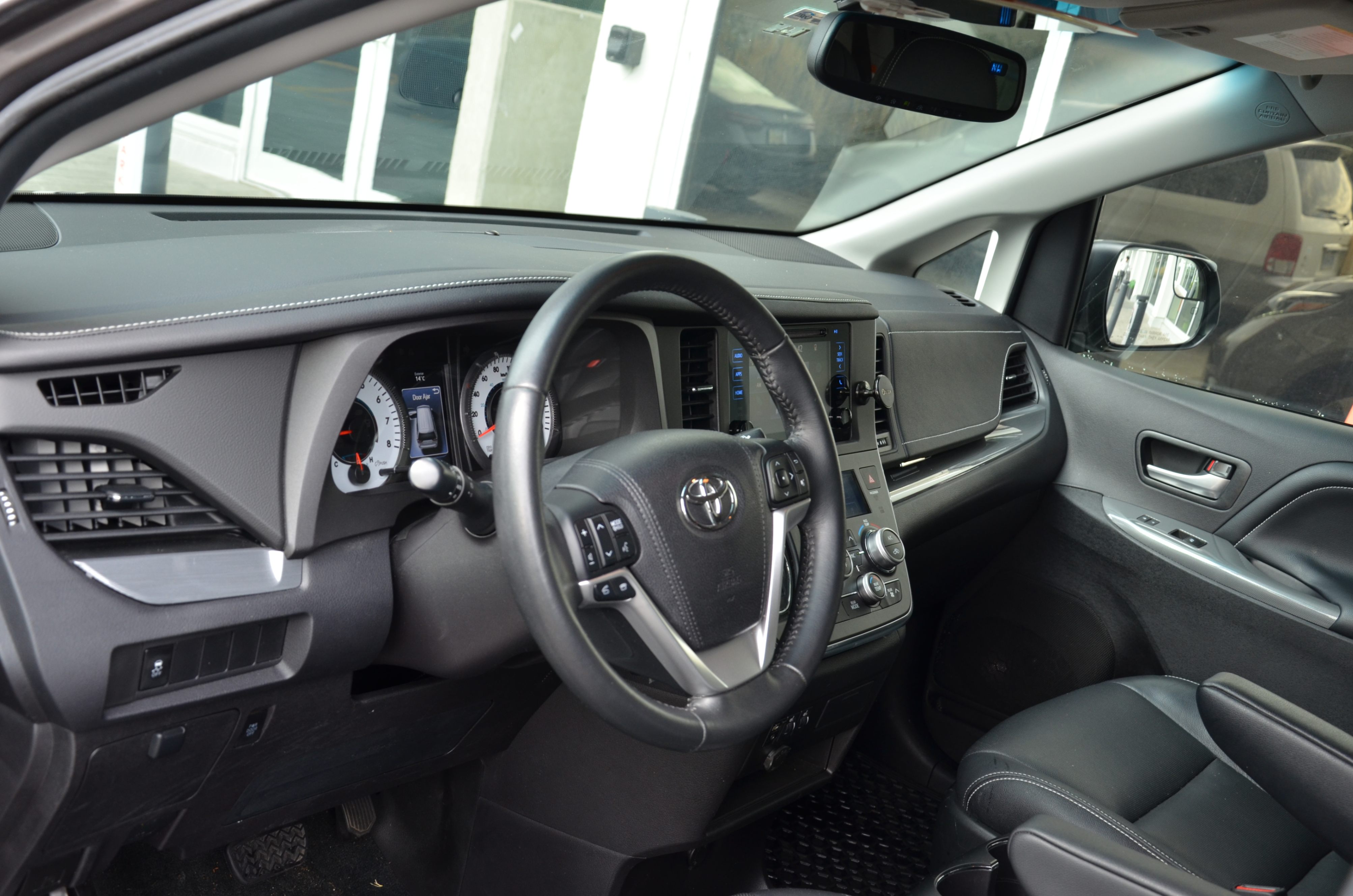 2015 Toyota Sienna 5dr SE 8-Pass FWD, Vancouver, Cash