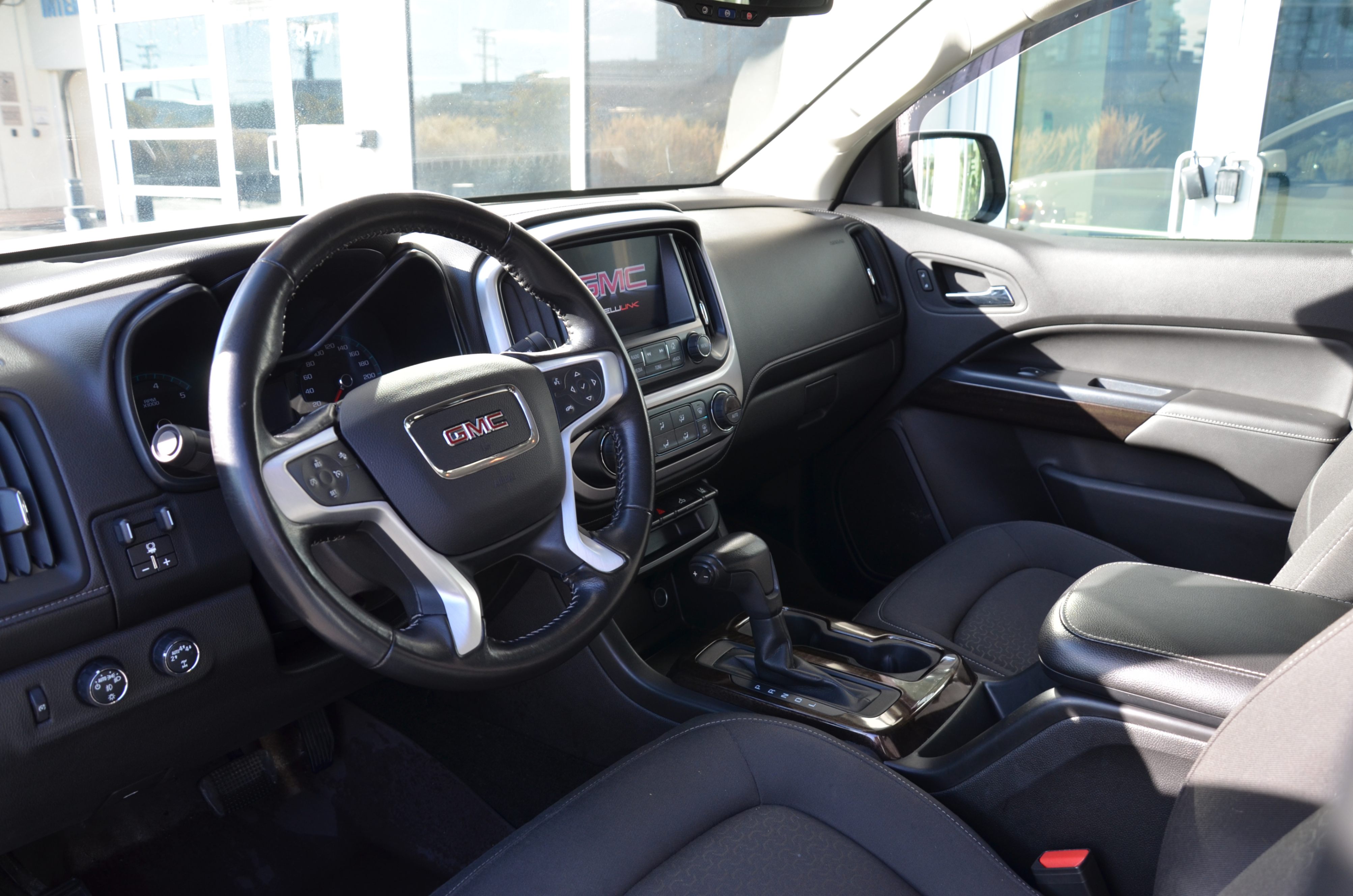 2017 GMC Canyon 4WD Crew Cab 128.3" SLE, Vancouver, Cash